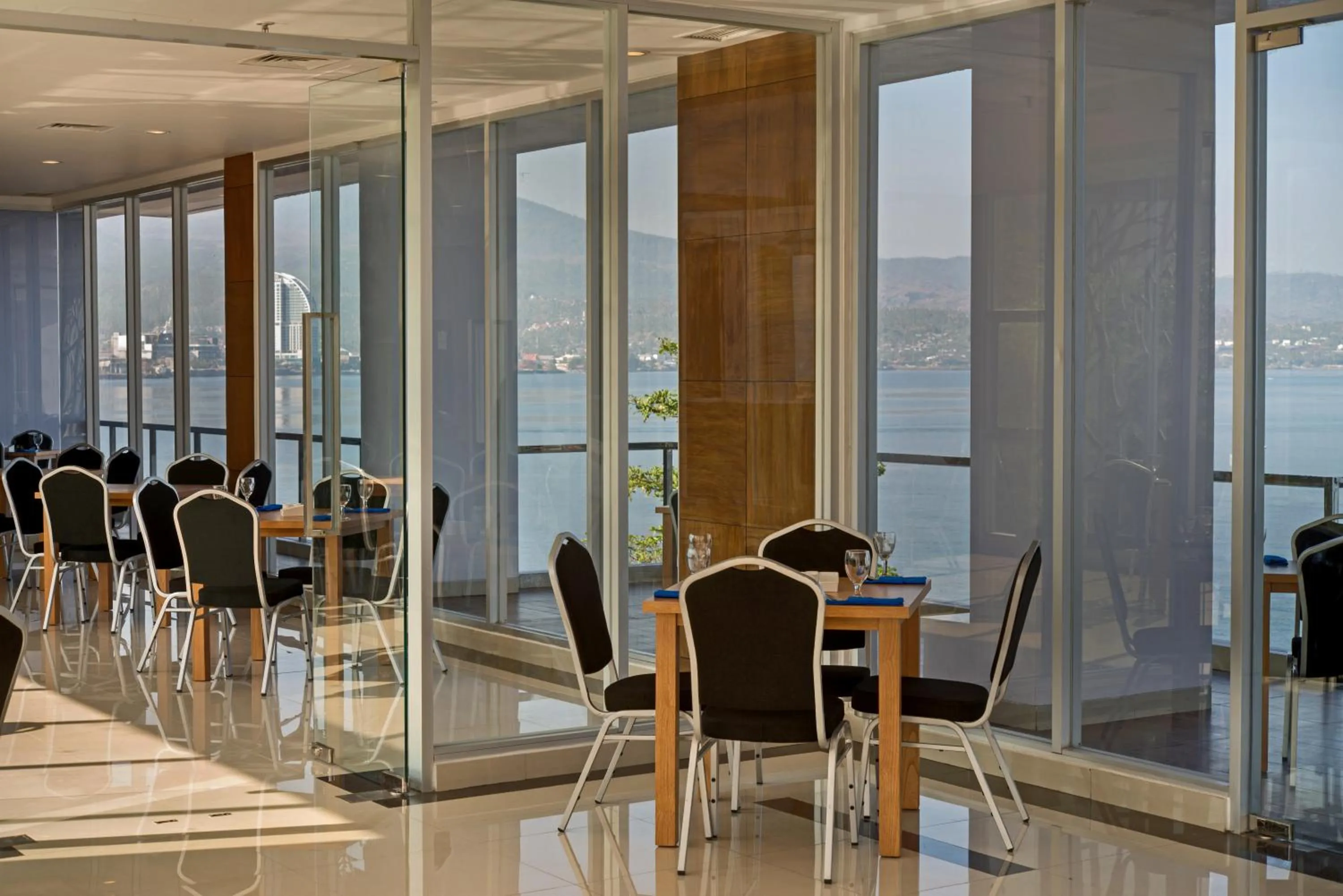 Whiz Prime Hotel Megamas Manado