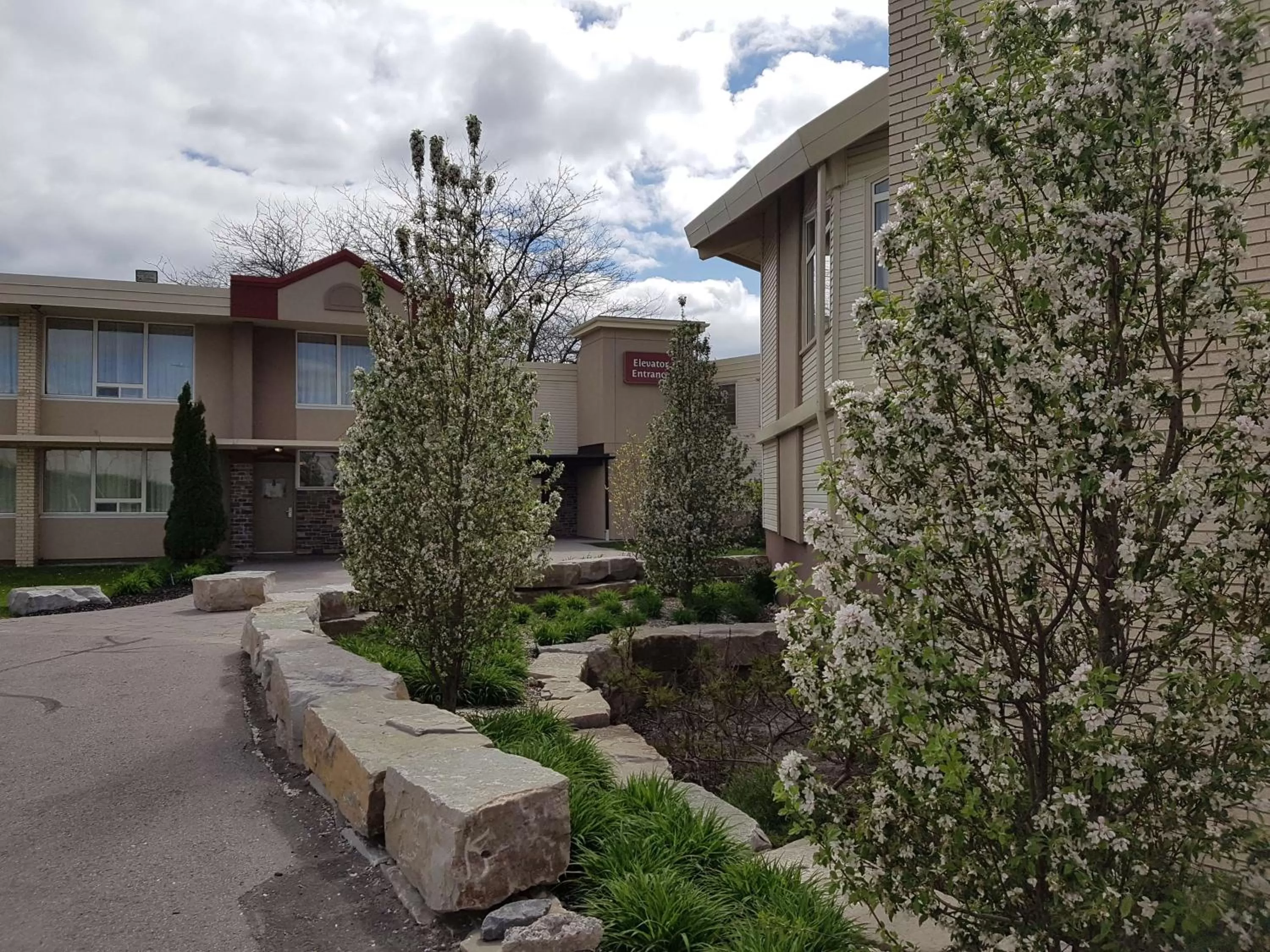 Property building in Best Western Plus Durham Hotel & Conference Centre