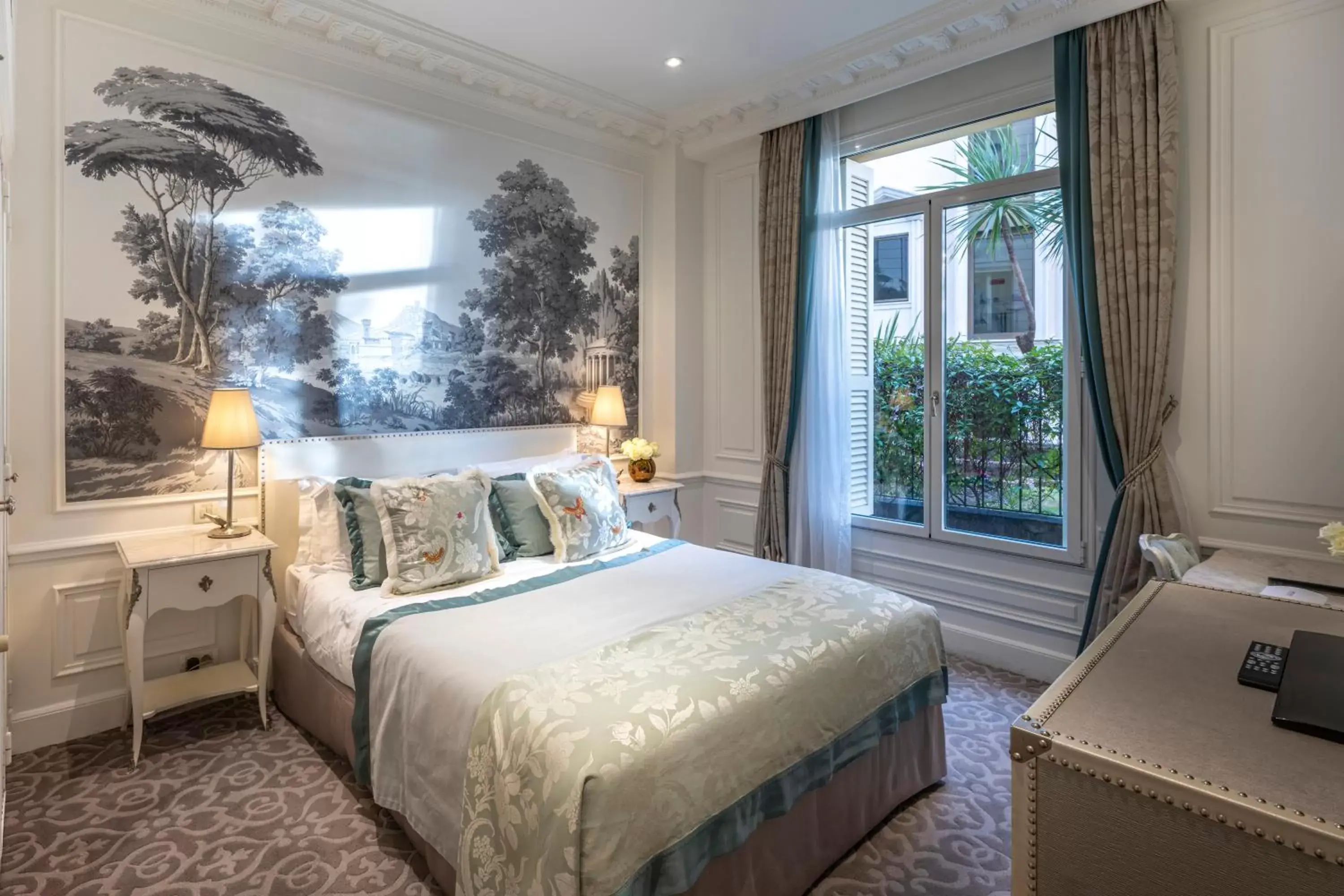 Superior Room with City or Courtyard View in Hôtel Hermitage Monte-Carlo Superior Room with City or Courtyard View in Hôtel Hermitage Monte-Carlo