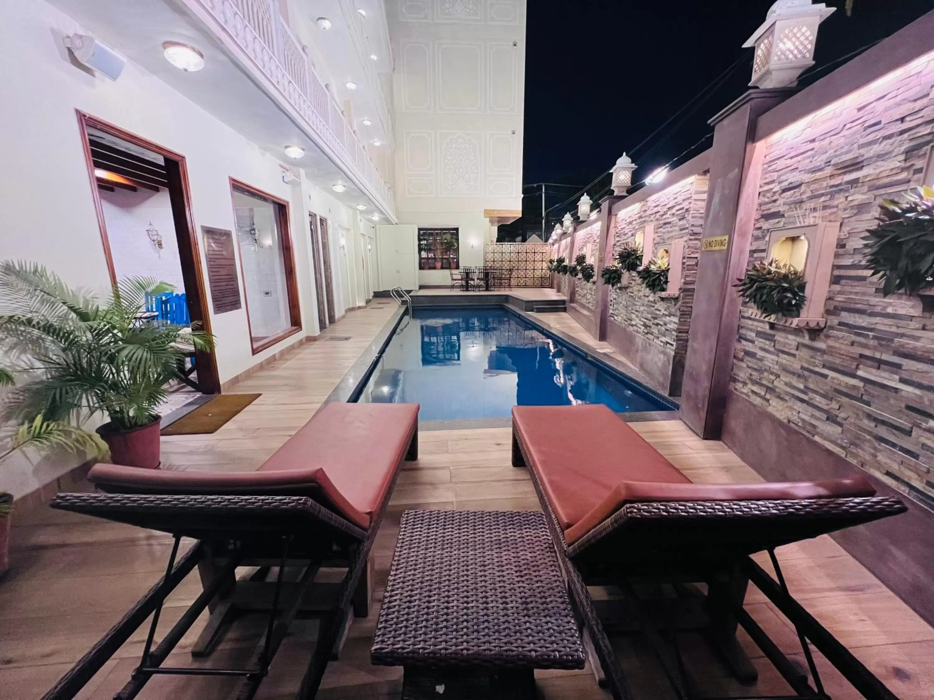 Swimming pool in Laxmi Palace Heritage Boutique Hotel