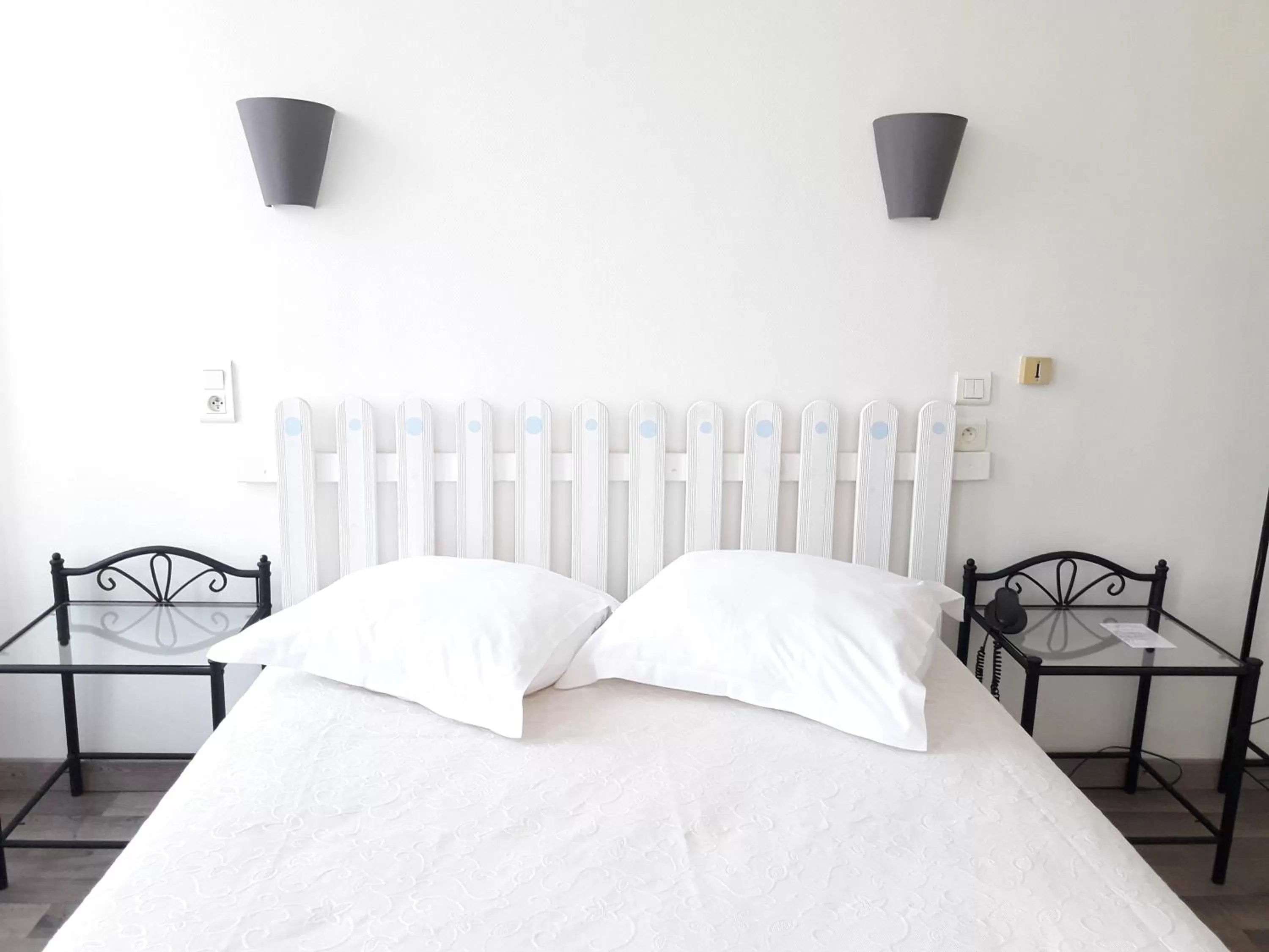 Decorative detail, Bed in Au Nouvel Hôtel