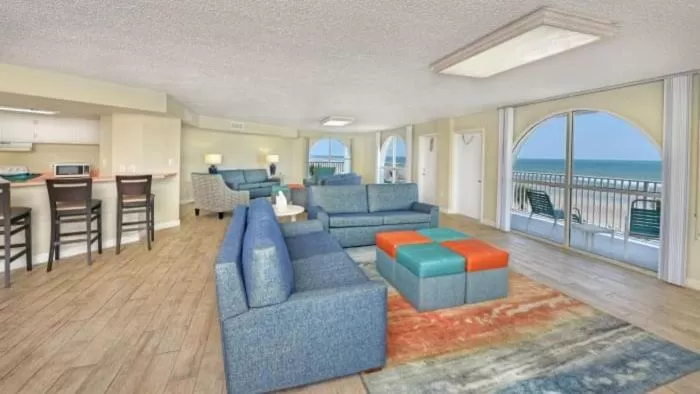 Communal lounge/ TV room in El Caribe Resort and Conference Center