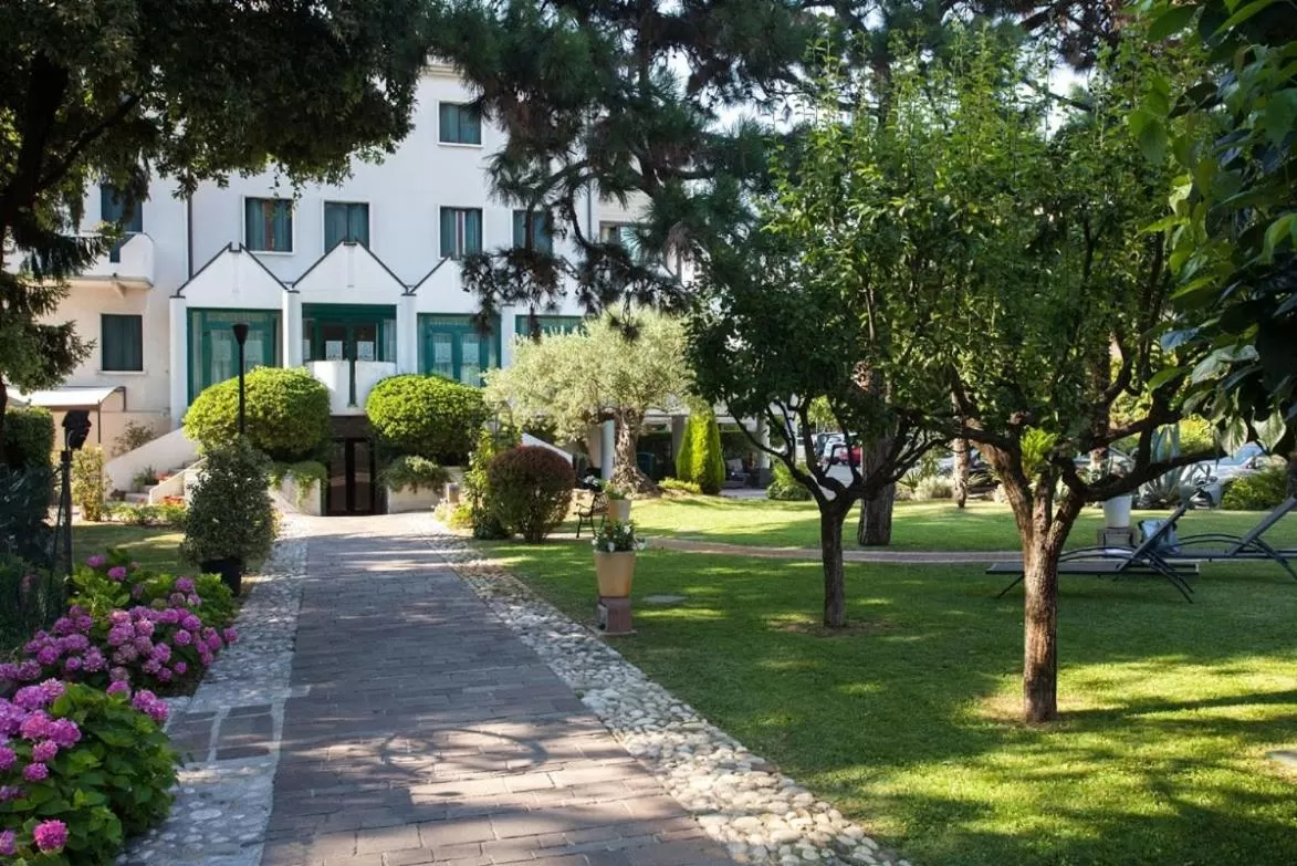 Park Hotel Ai Pini & Restaurant Ai Pini
