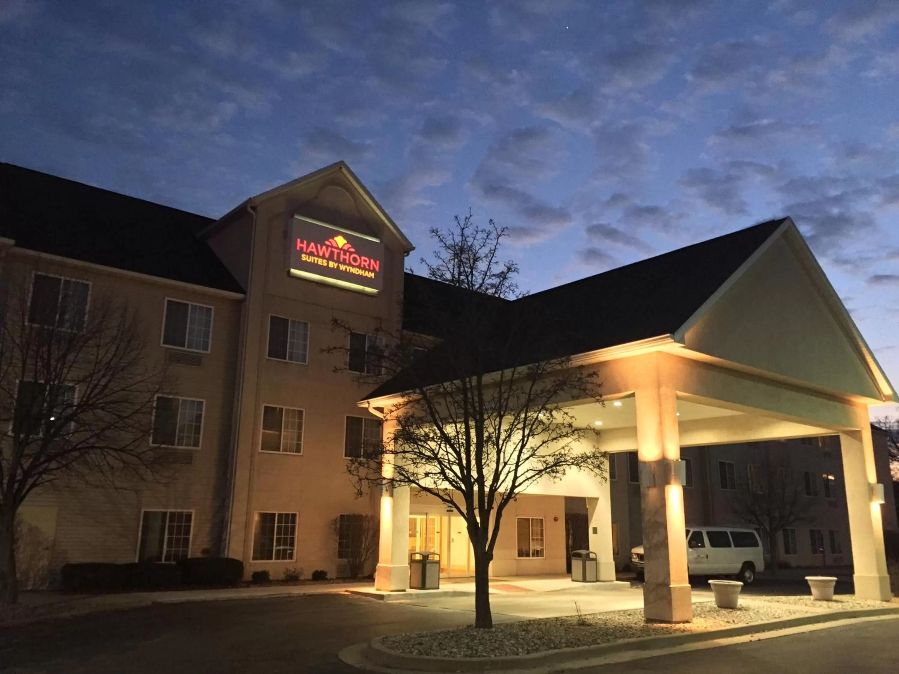 Facade/entrance in Hawthorn Extended Stay by Wyndham Decatur