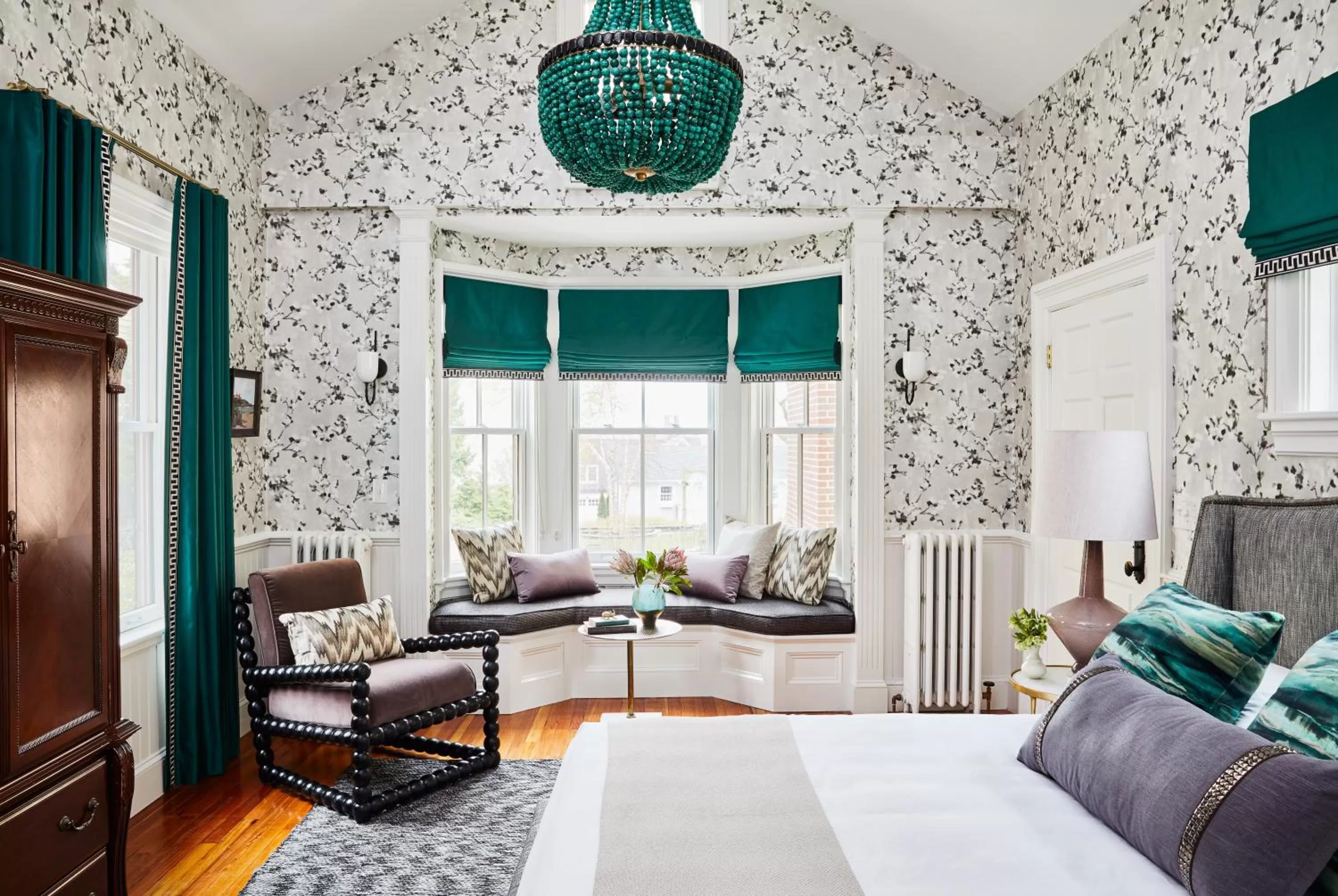 Photo of the whole room, Bed in The Cliffside Inn