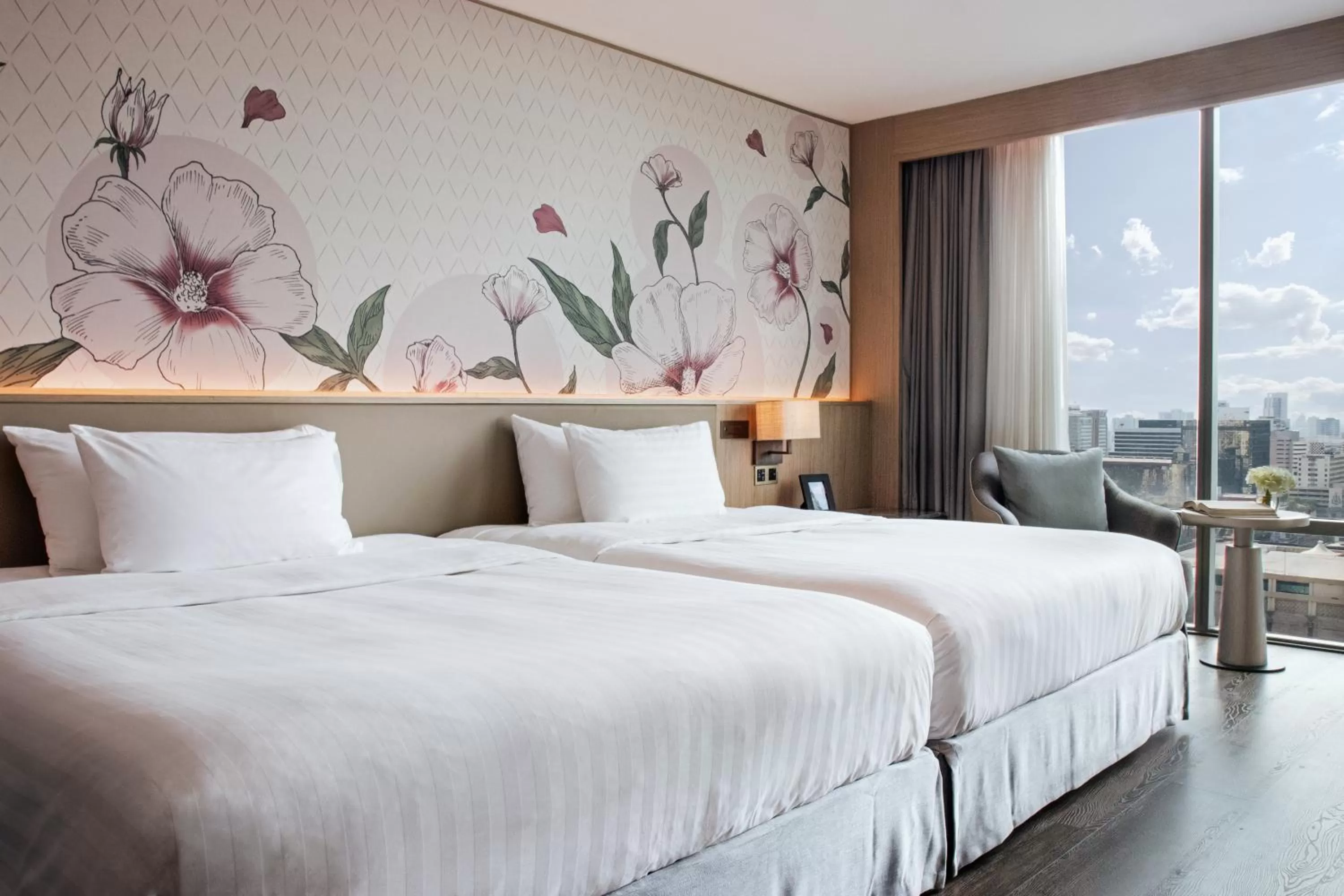 Seating area, Bed in Sivatel Bangkok Hotel