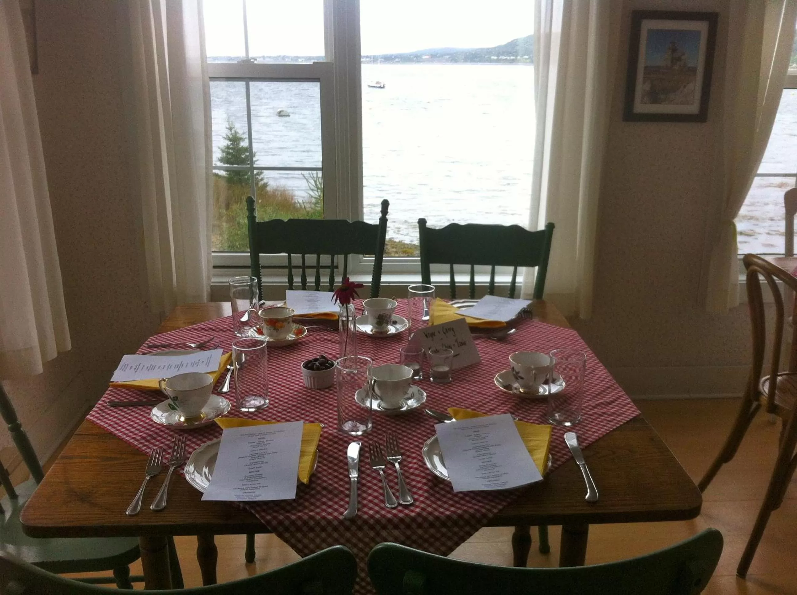 Restaurant/places to eat in Compass Rose Heritage Inn