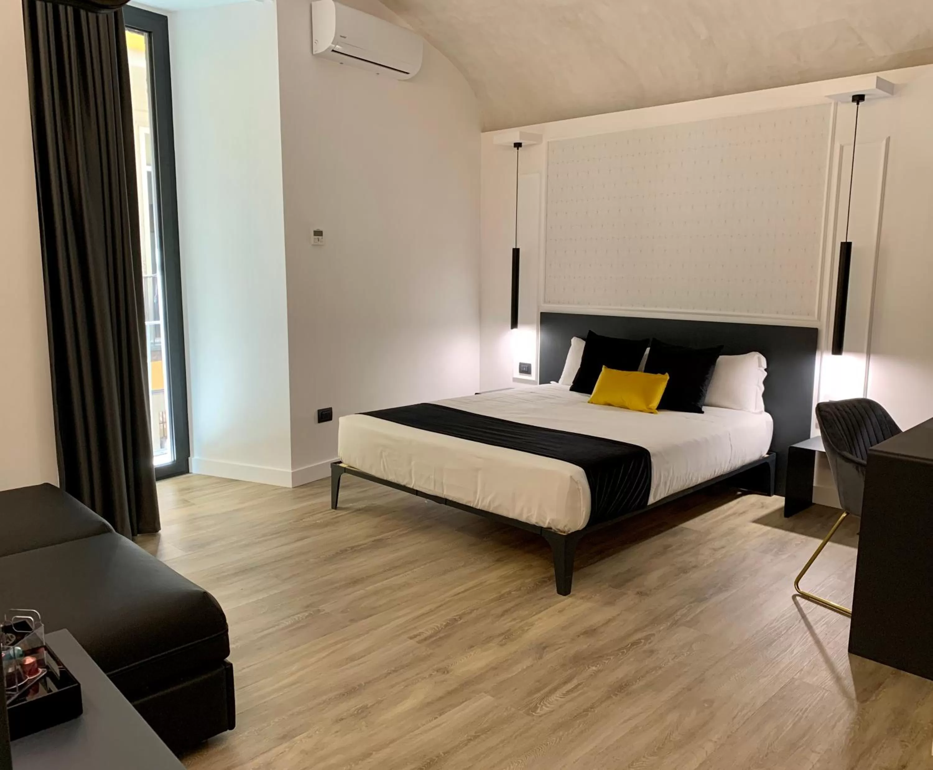 Bedroom, Bed in Toledo Boutique Rooms