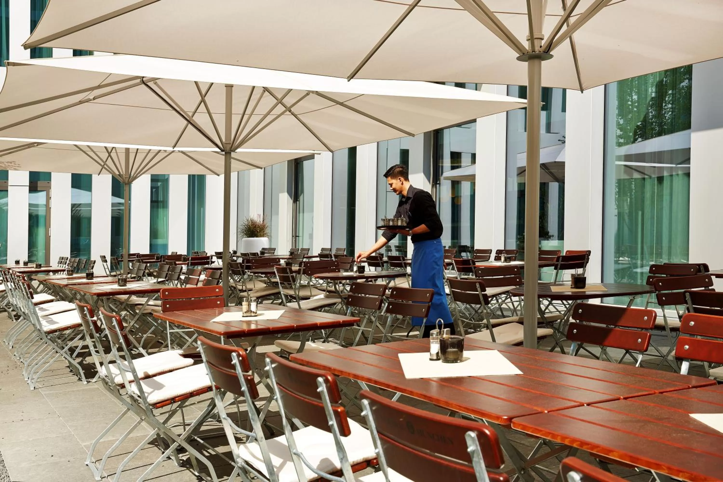 Restaurant/places to eat in H2 Hotel München Messe