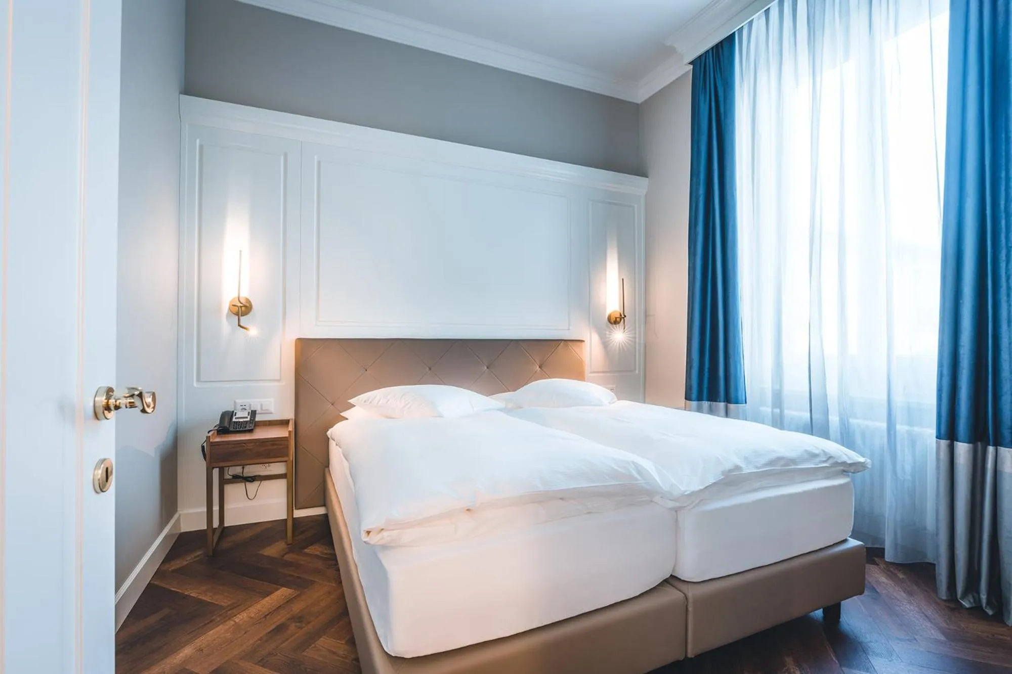 Bed in Hotel Reine Victoria