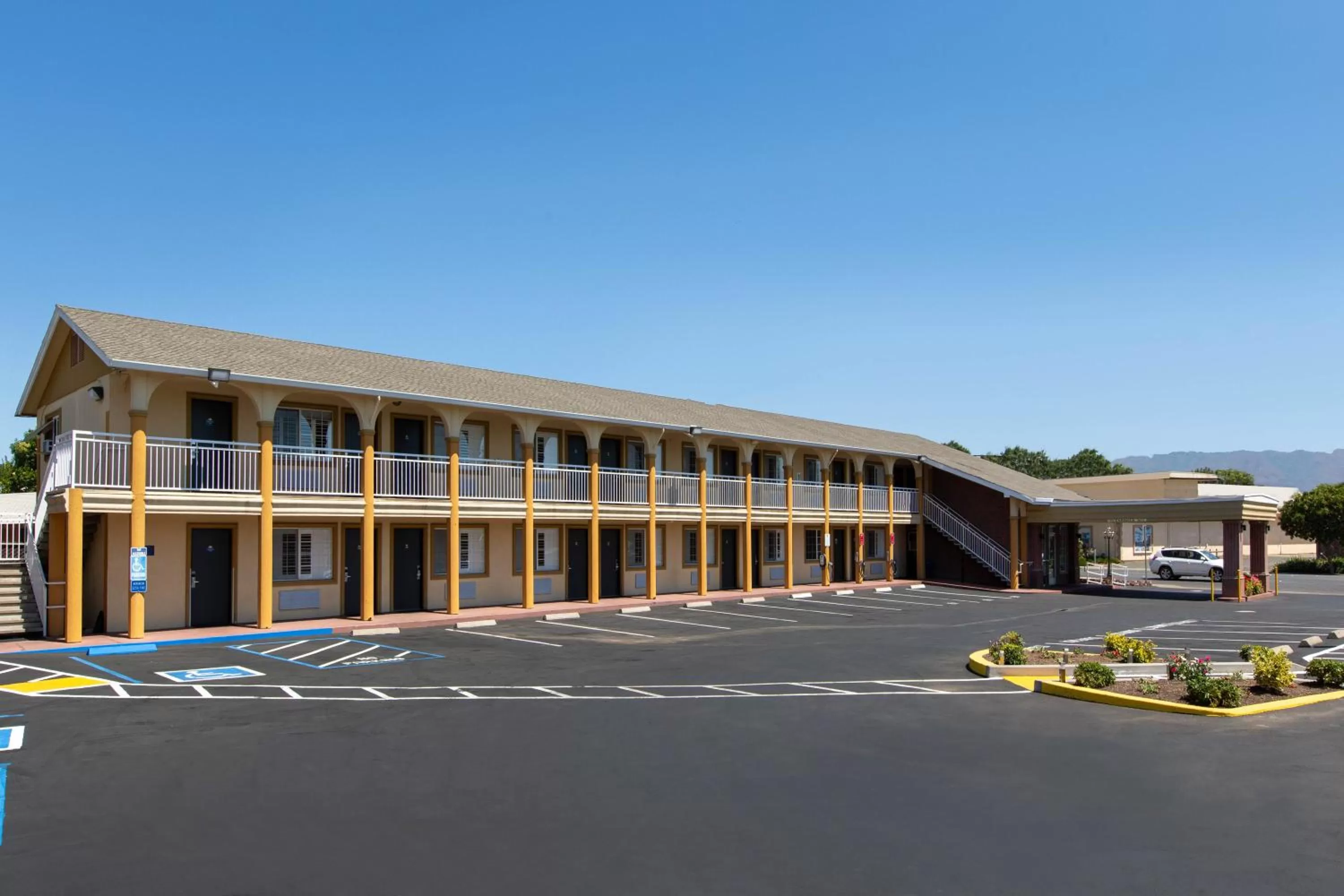 Property building in Days Inn by Wyndham Ukiah