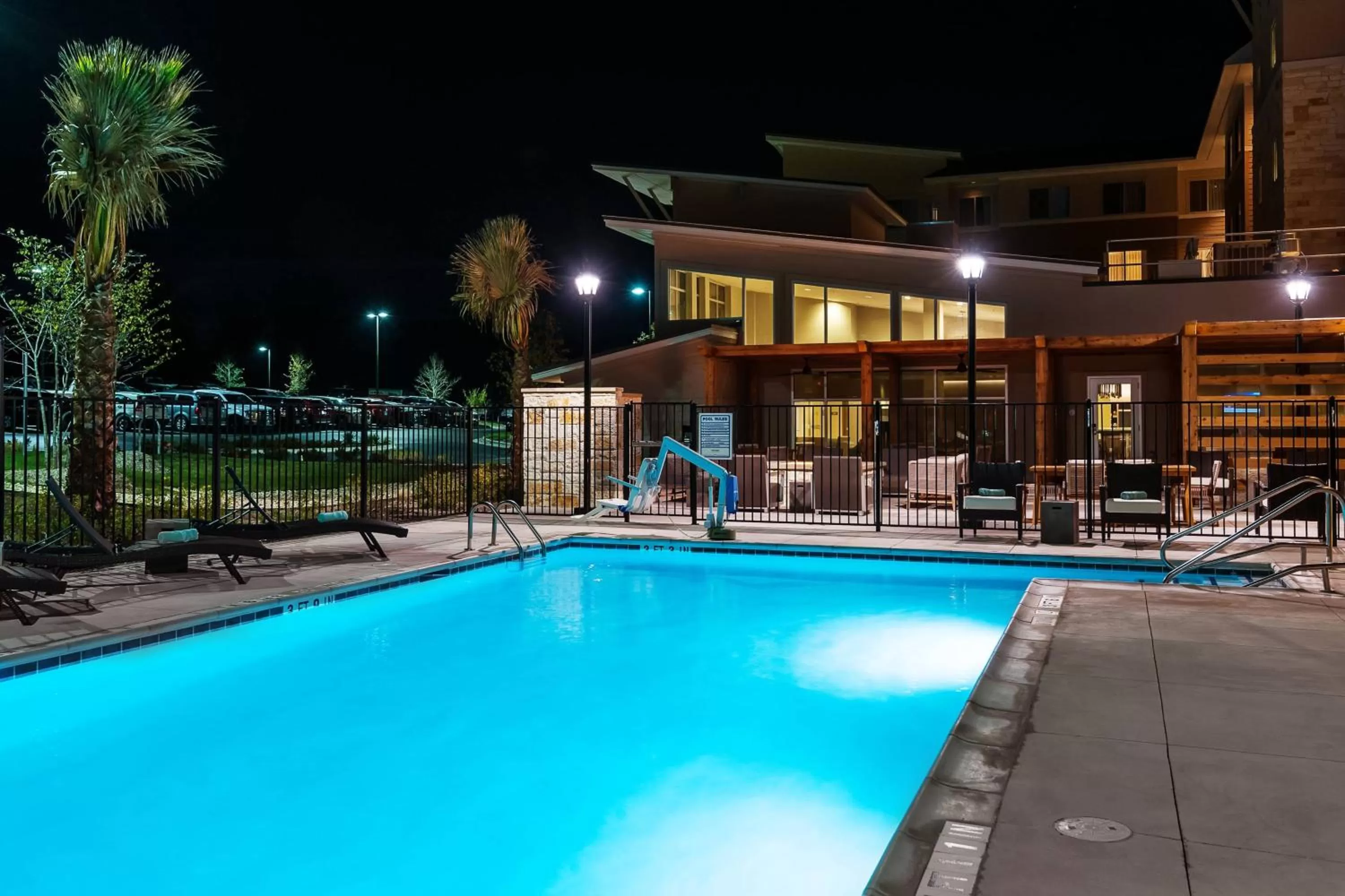 Swimming pool in Residence Inn by Marriott Austin Airport