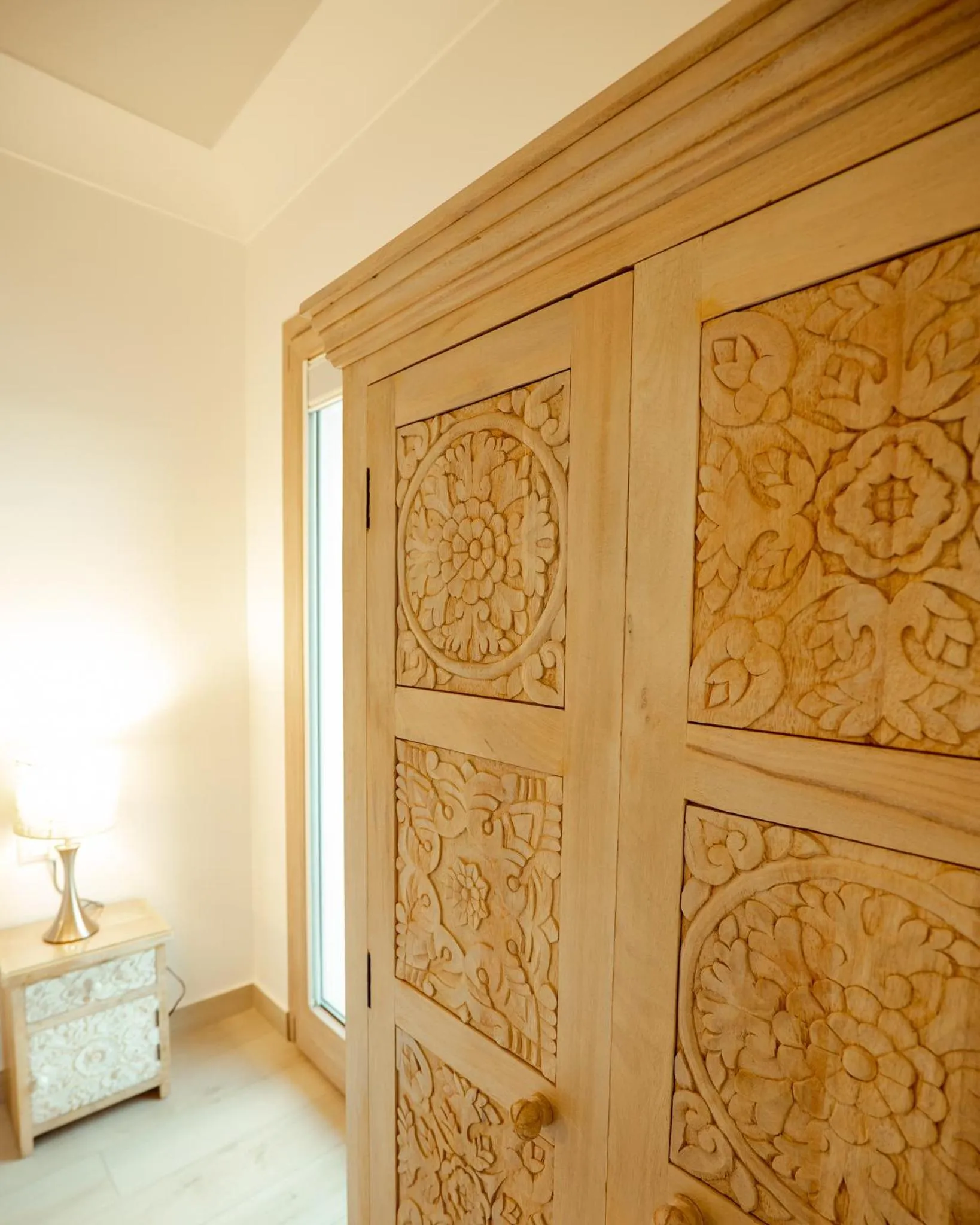 wardrobe, Bed in Domus Maris Relais Boutique Hotel