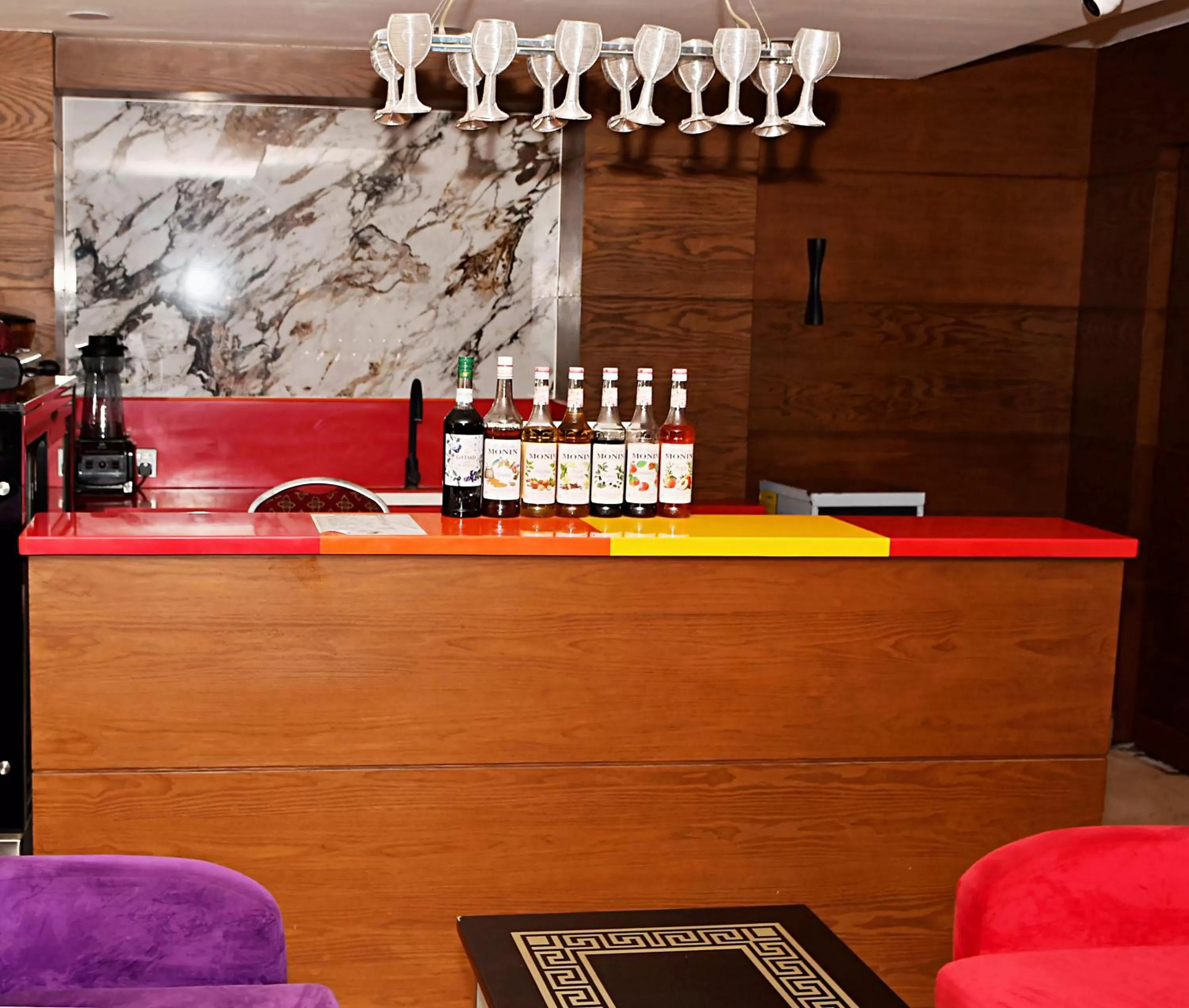 Restaurant/places to eat in Hotel Akbar International