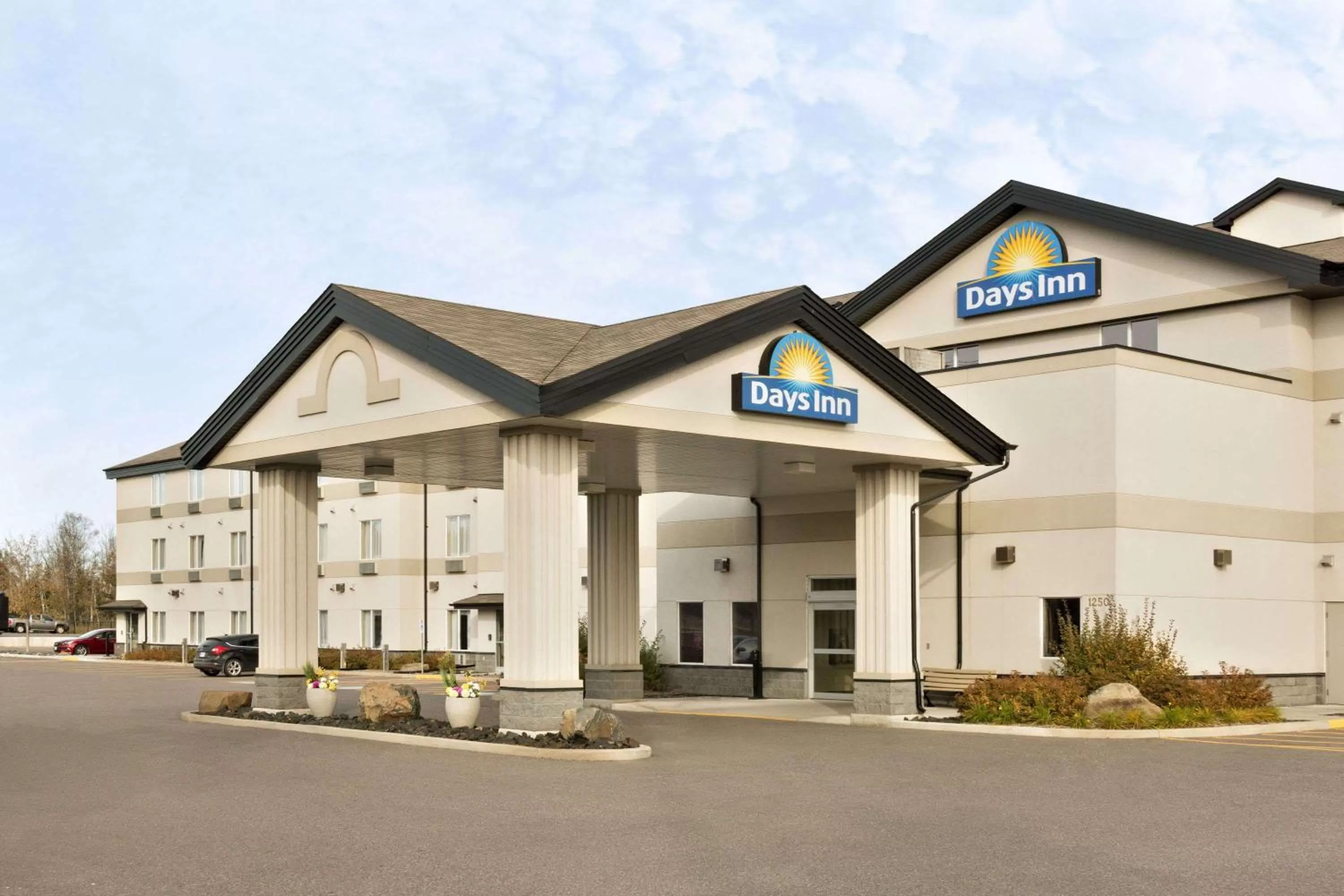 Property building in Days Inn by Wyndham Thunder Bay North