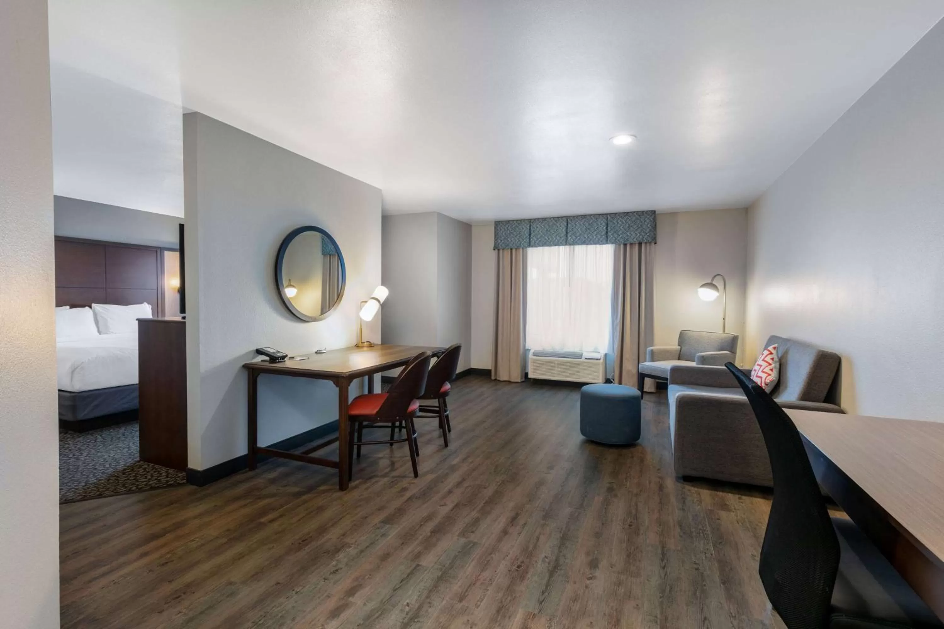 Bed in Wingate by Wyndham - DFW North