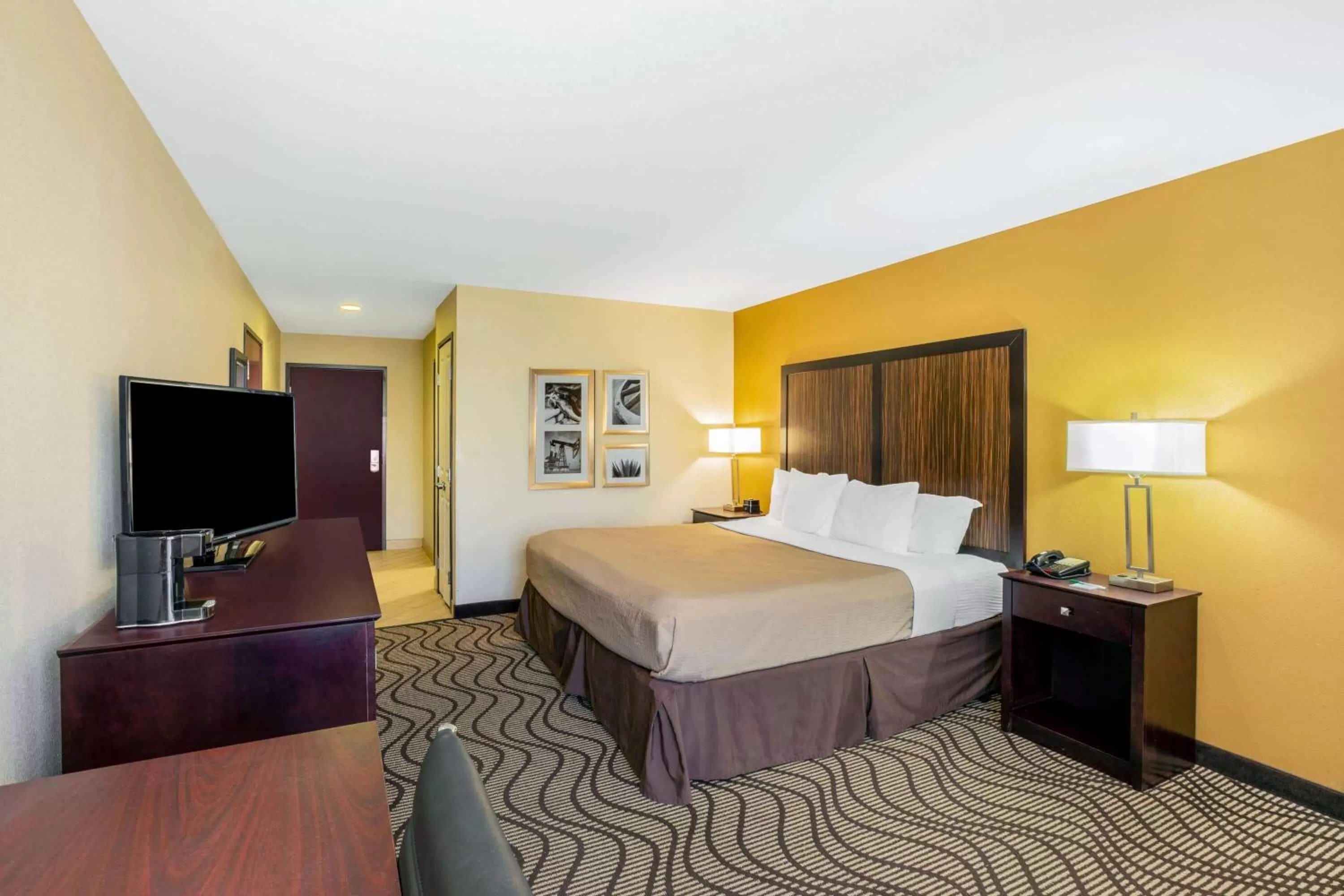 Photo of the whole room in La Quinta by Wyndham Floresville