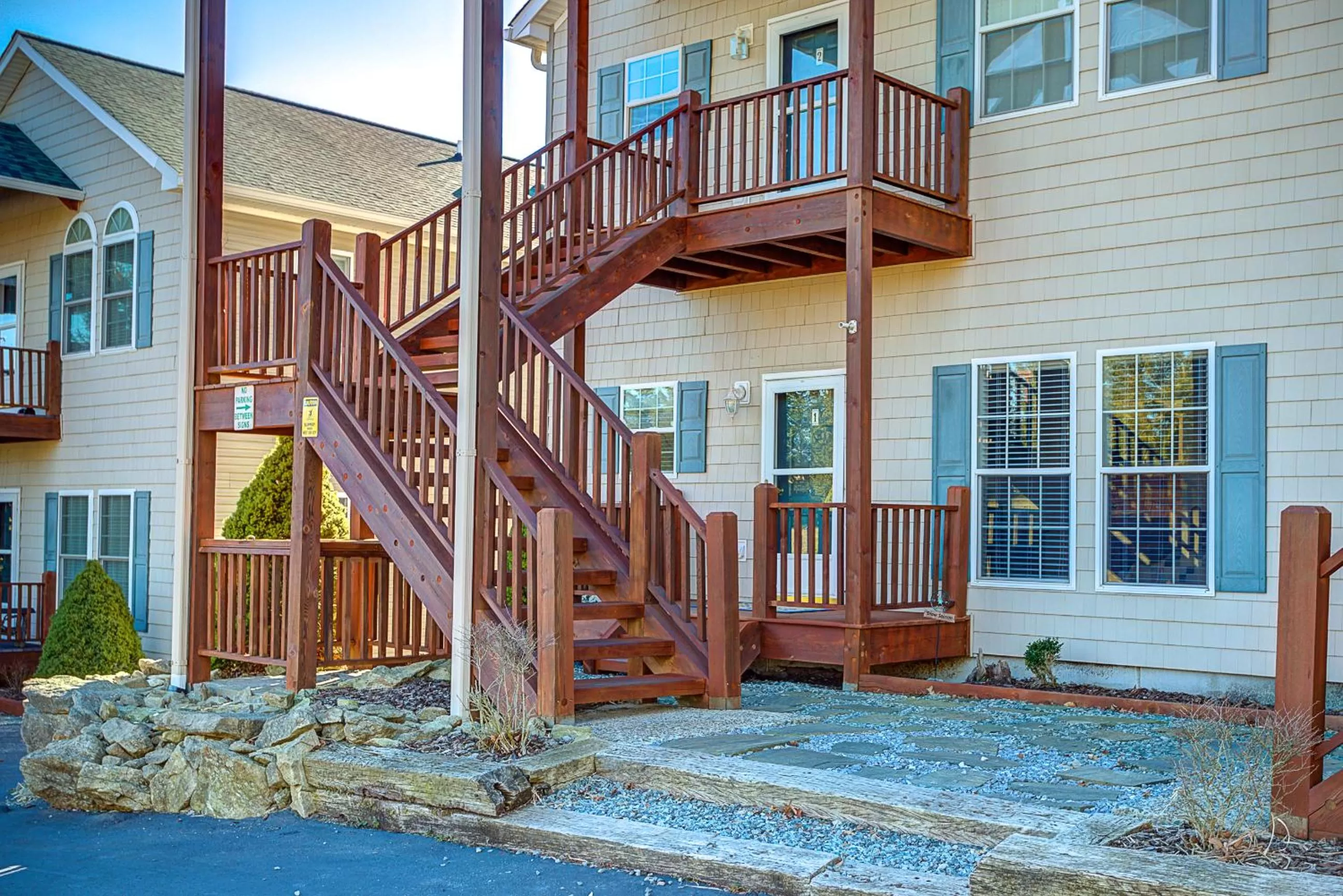 Property Building in Klonteska Condominiums By VCI Real Estate Services