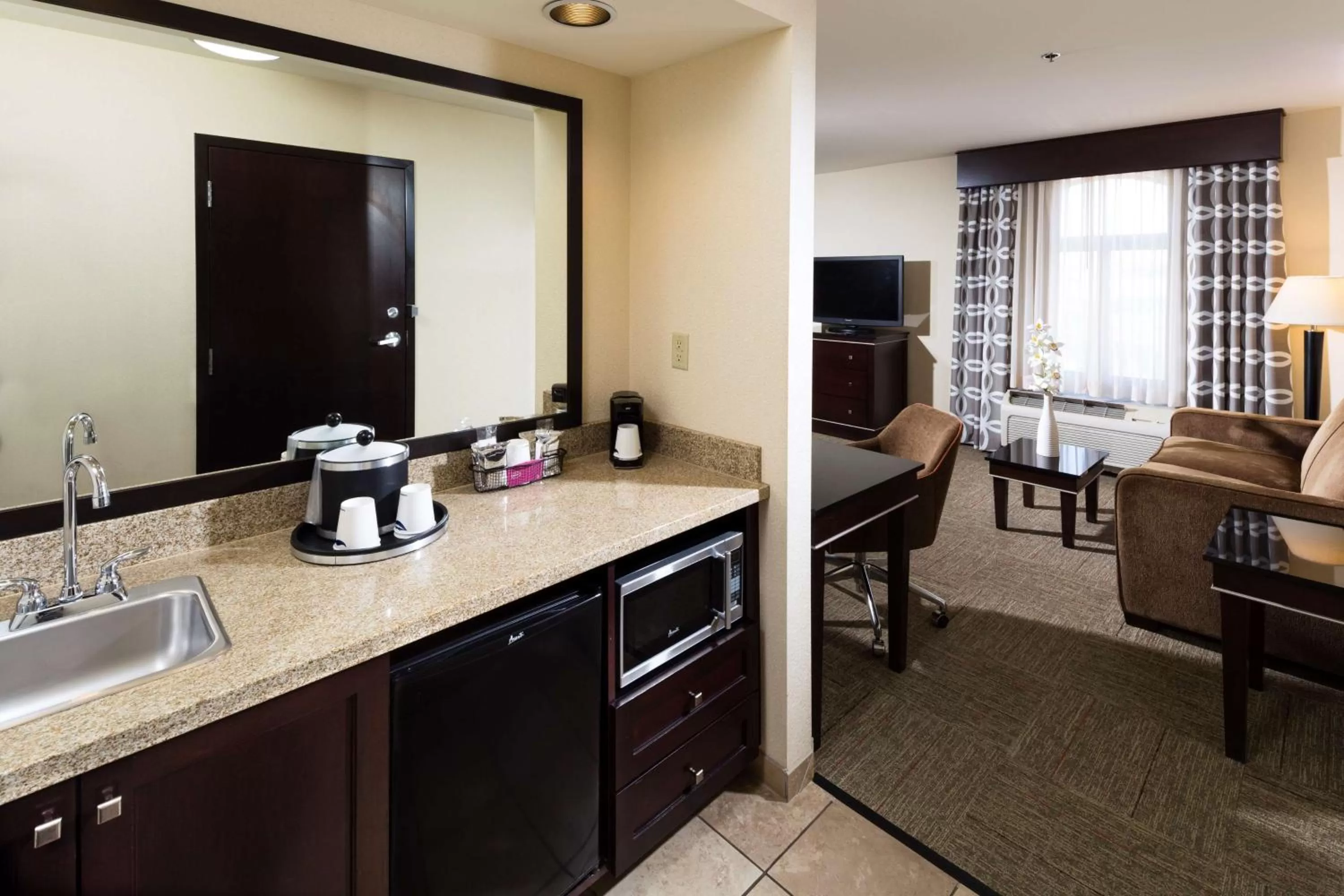 Kitchen or kitchenette in Hampton Inn & Suites Las Vegas South