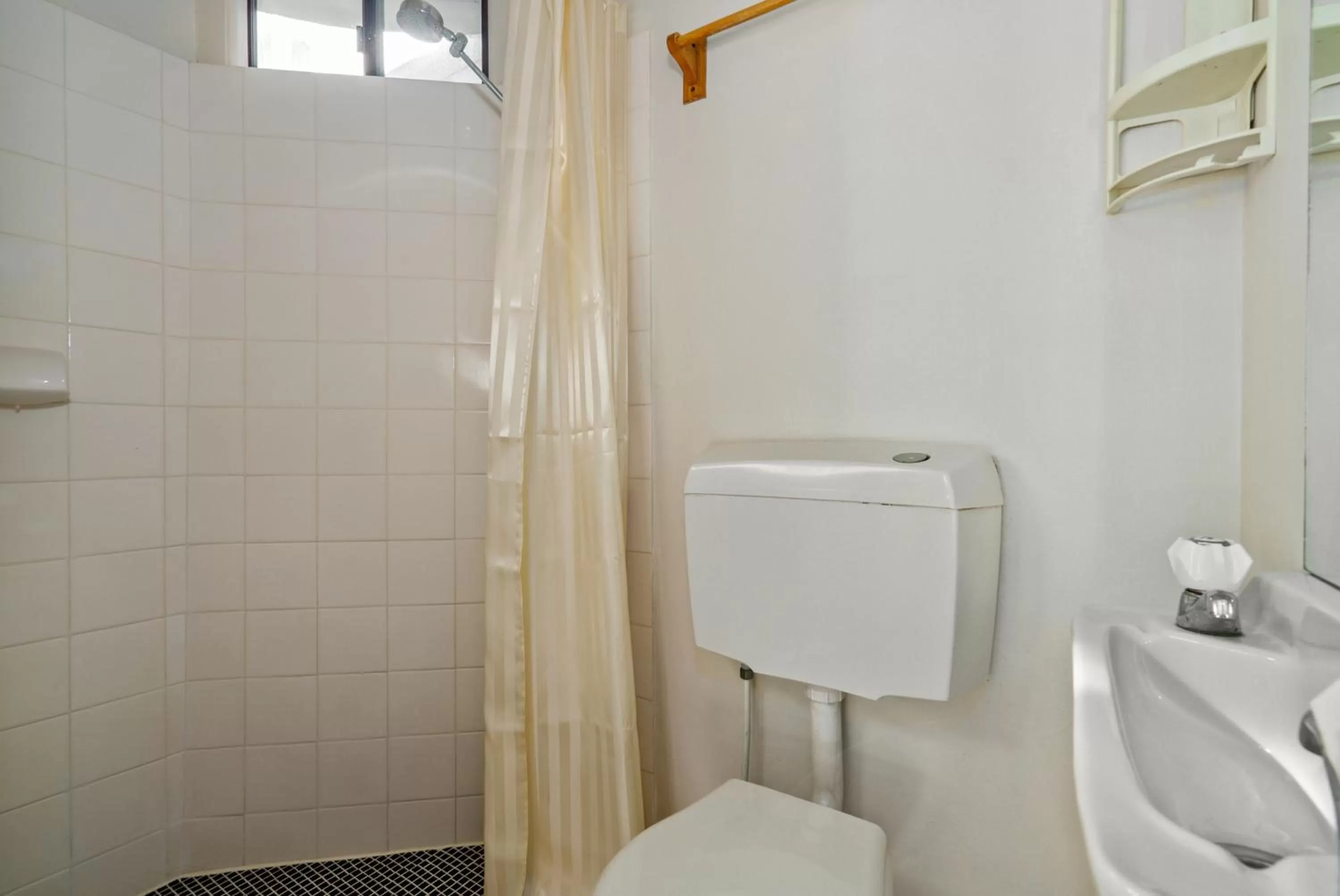 Shower in Hearty Center Motel