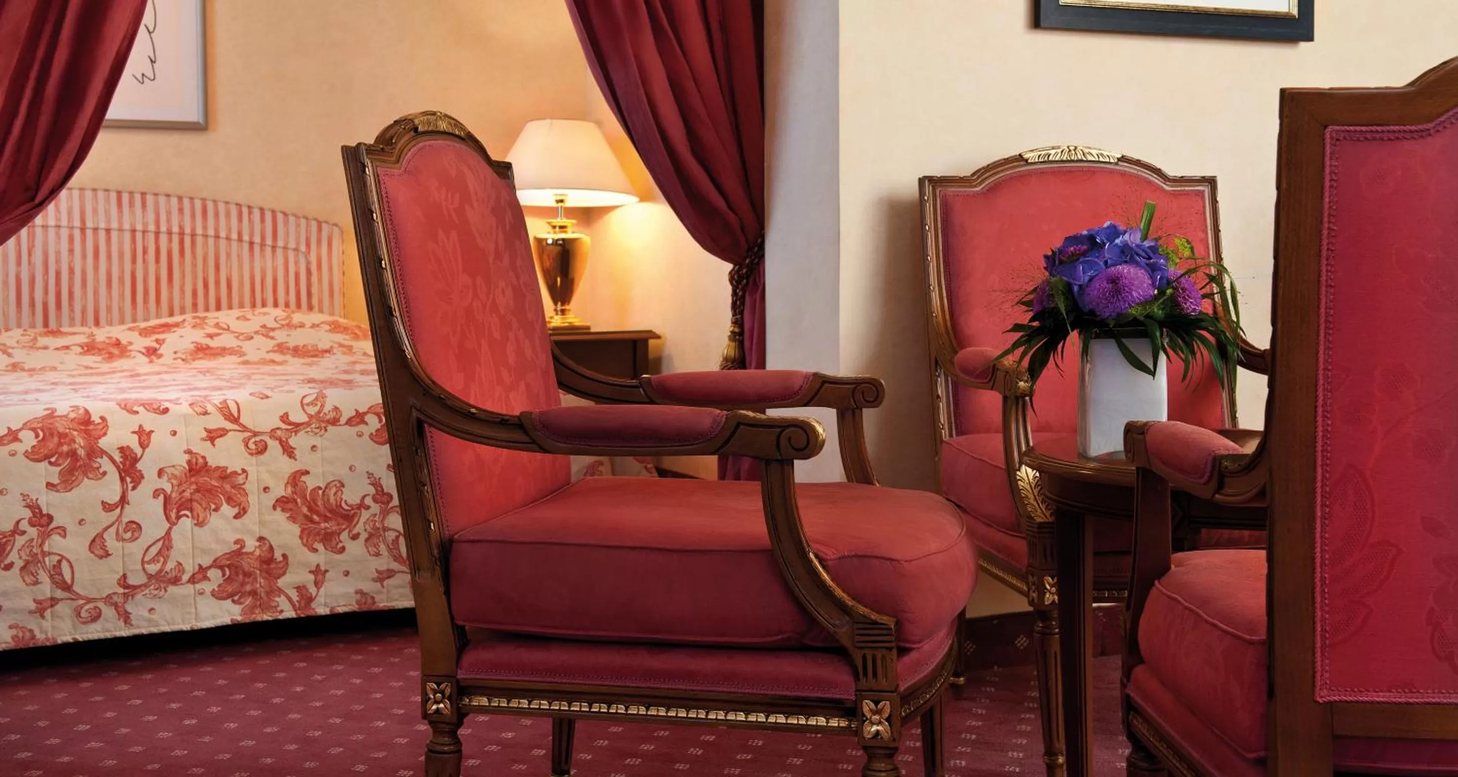 Bed in Victor's Residenz-Hotel Leipzig