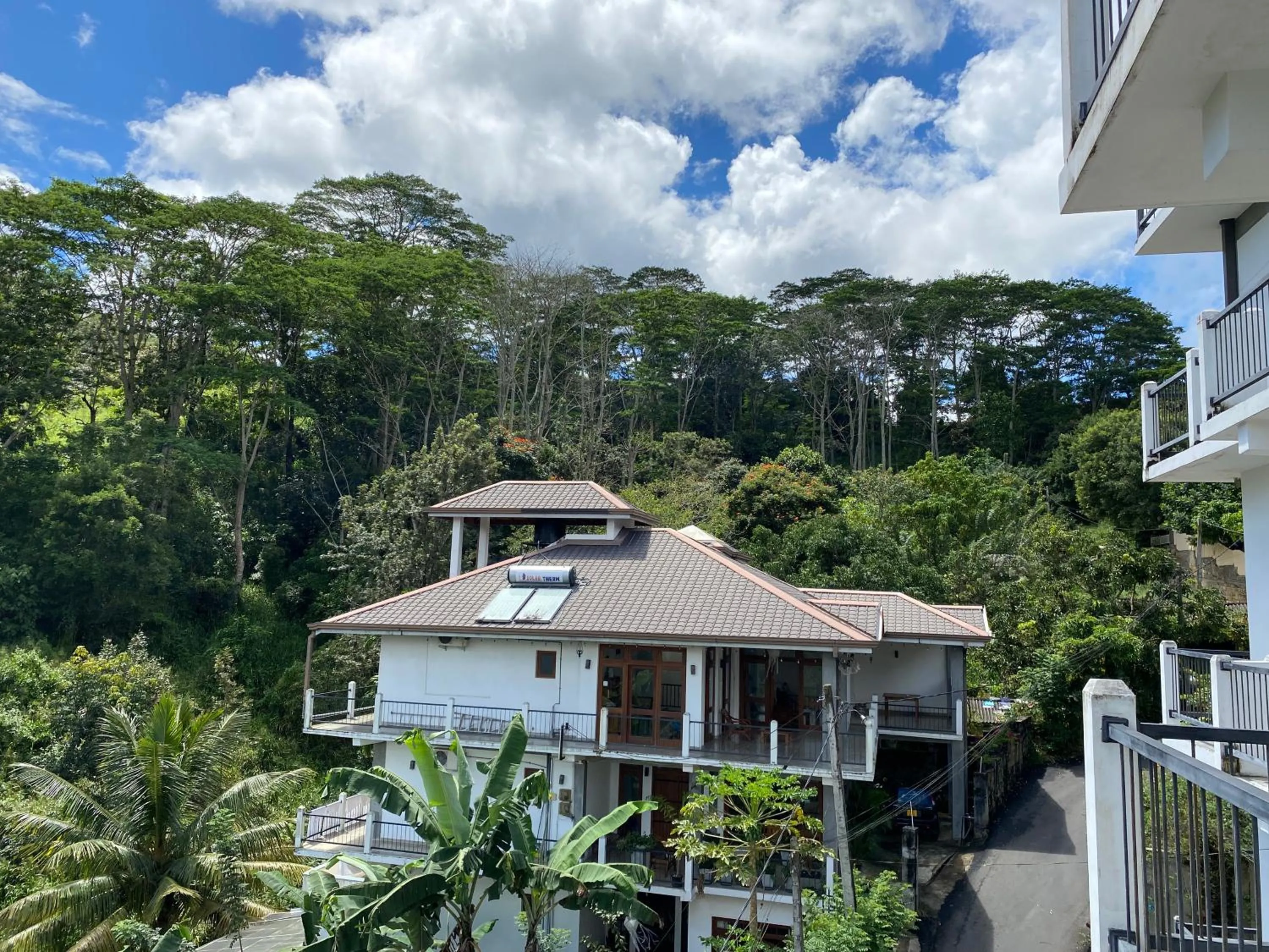 Neighbourhood in Hanthana House