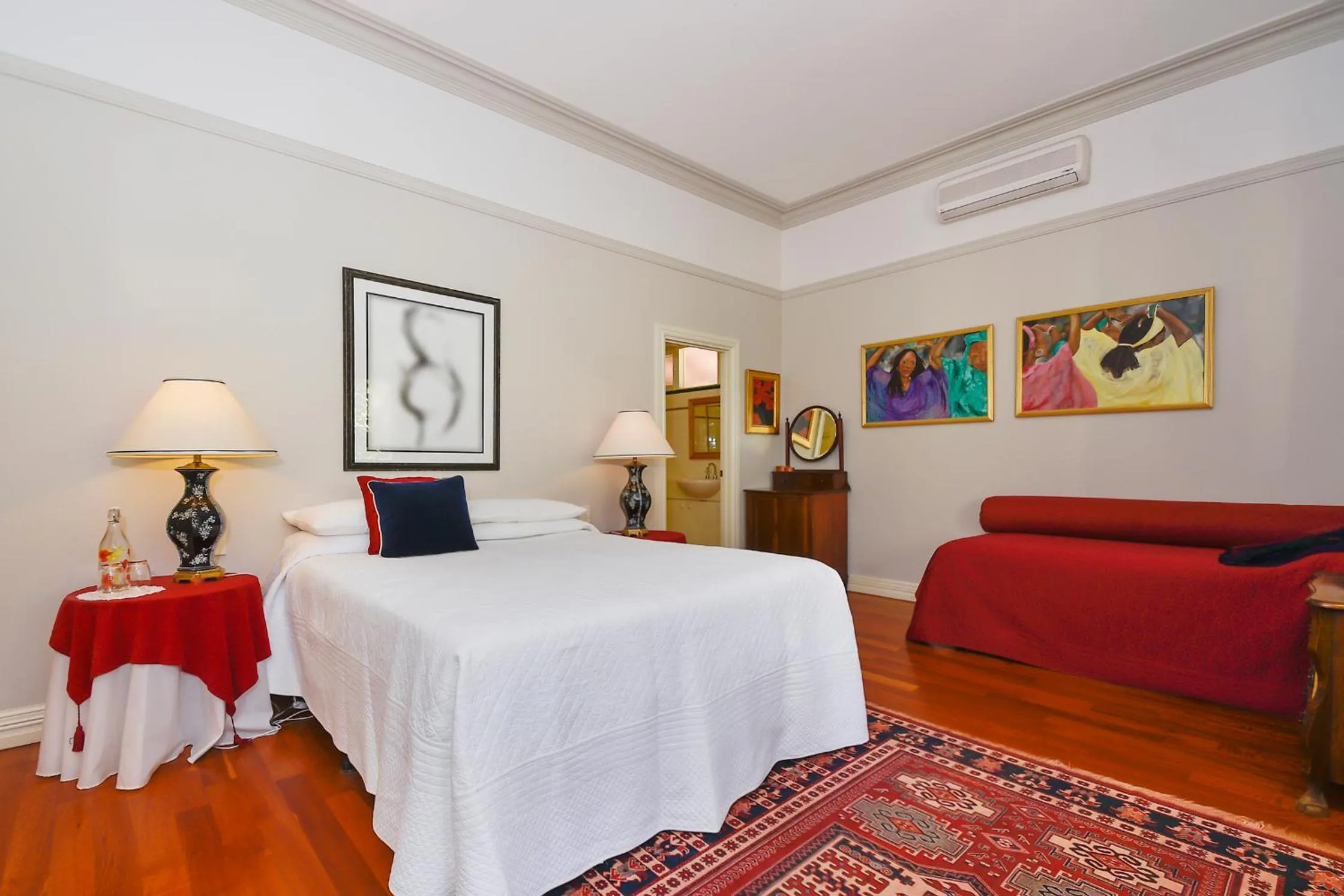 Bed in Ford House Bed & Breakfast