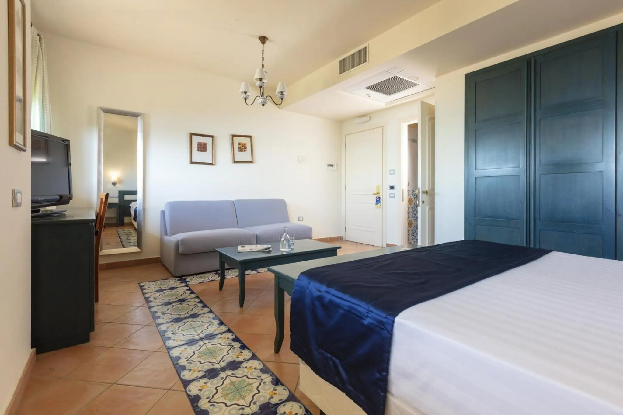 Photo of the whole room, Bed in Summit Hotel