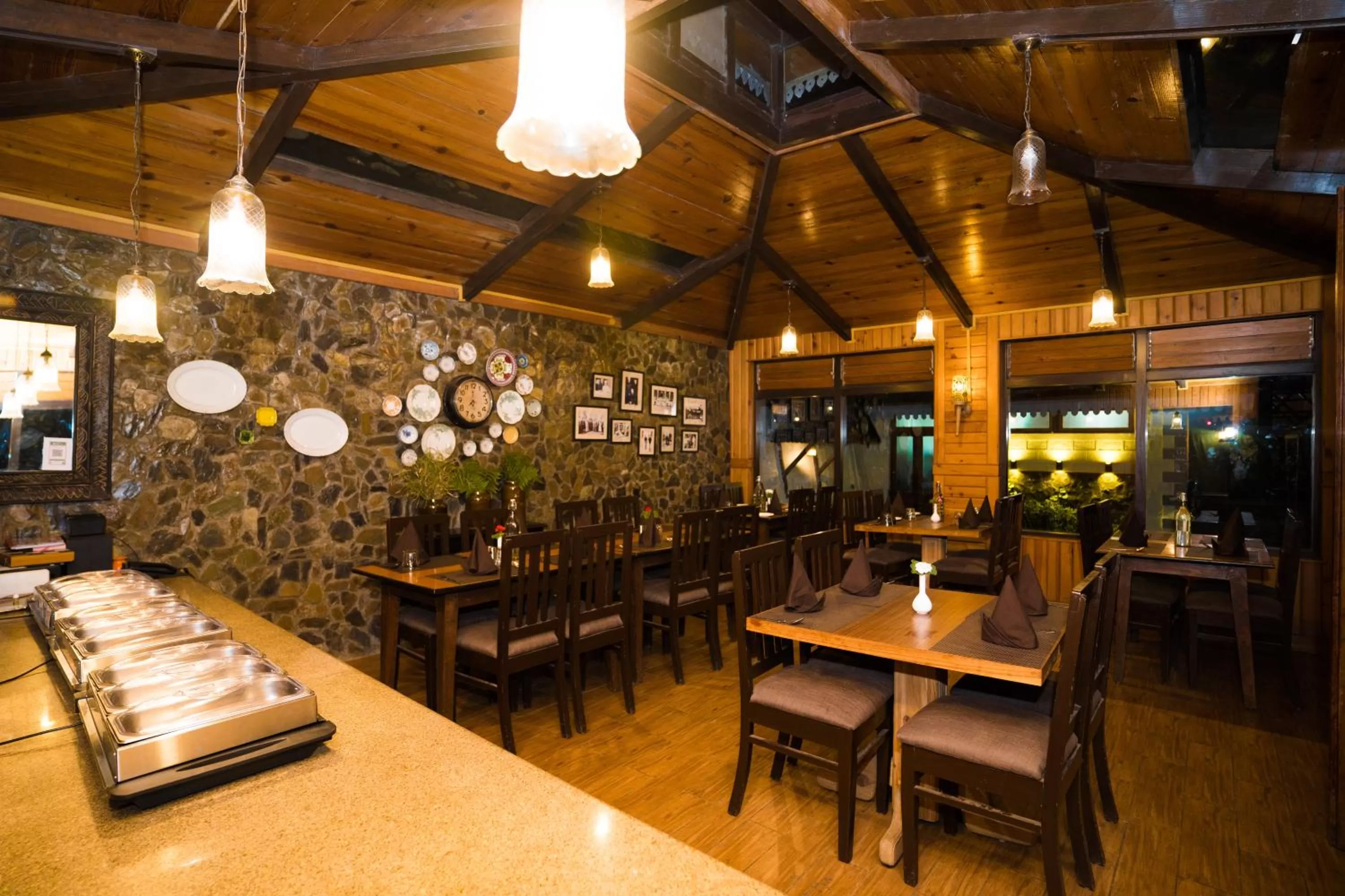 Restaurant/places to eat in Bhikampur Lodge By Nine Hotels