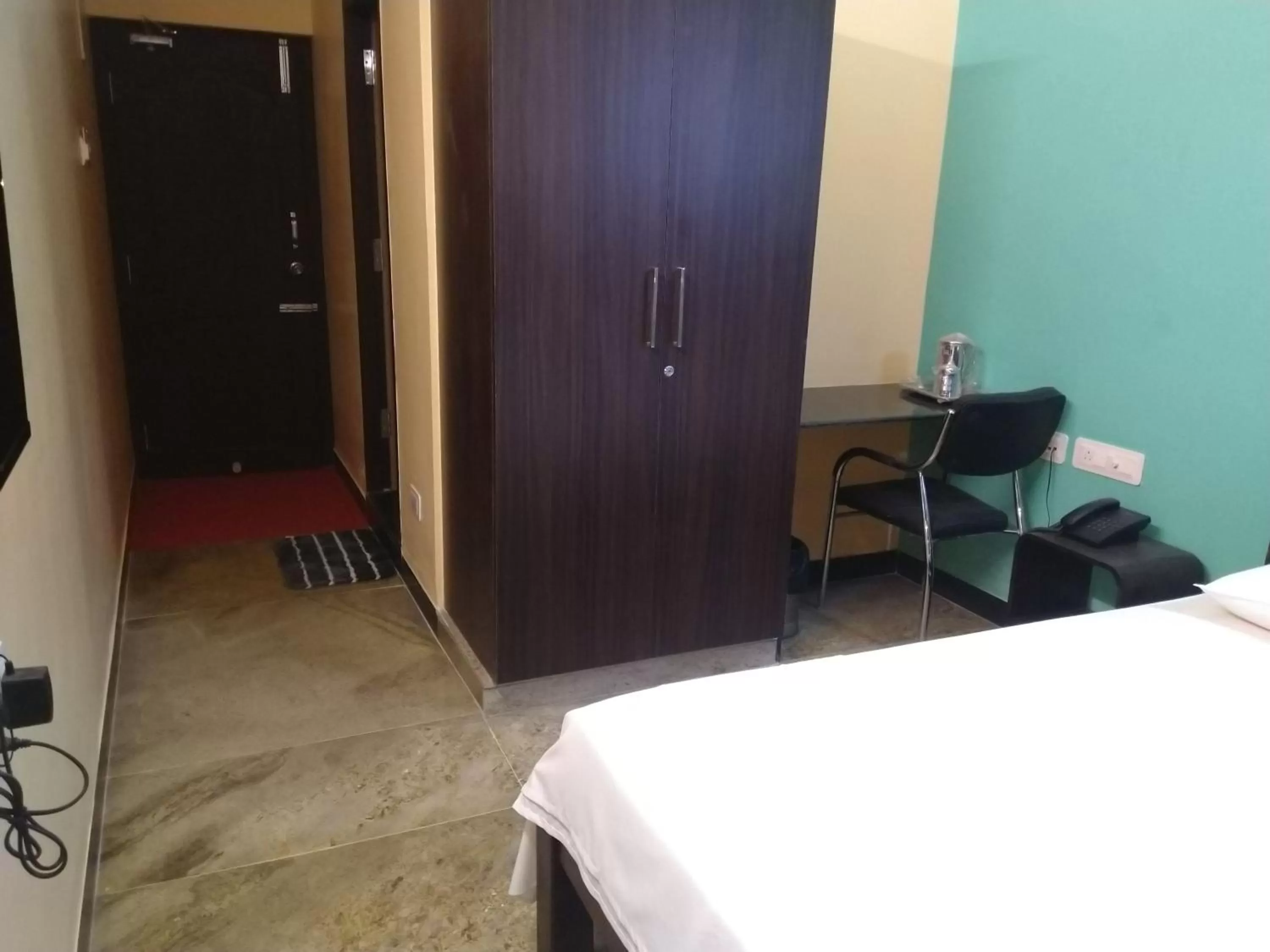 Bedroom, Bed in Chandru De Green