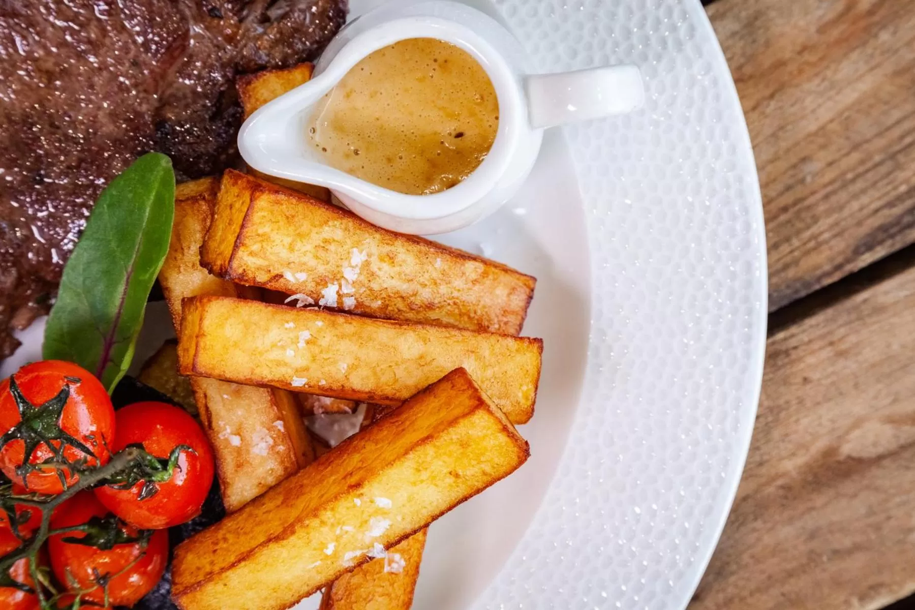 Restaurant/places to eat in The Lensbury Resort