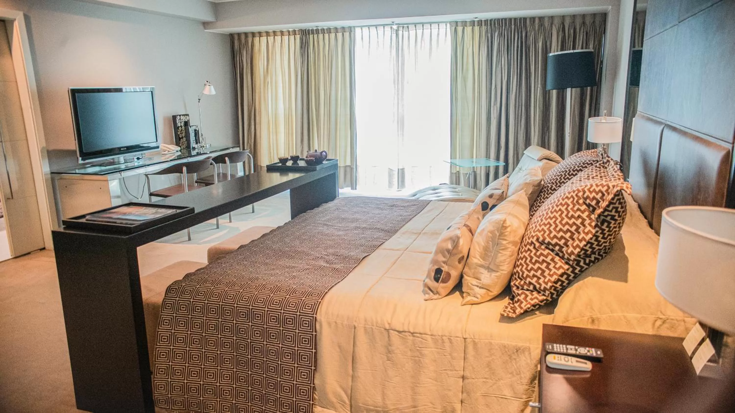 Photo of the whole room in Orfeo Suites Cordoba