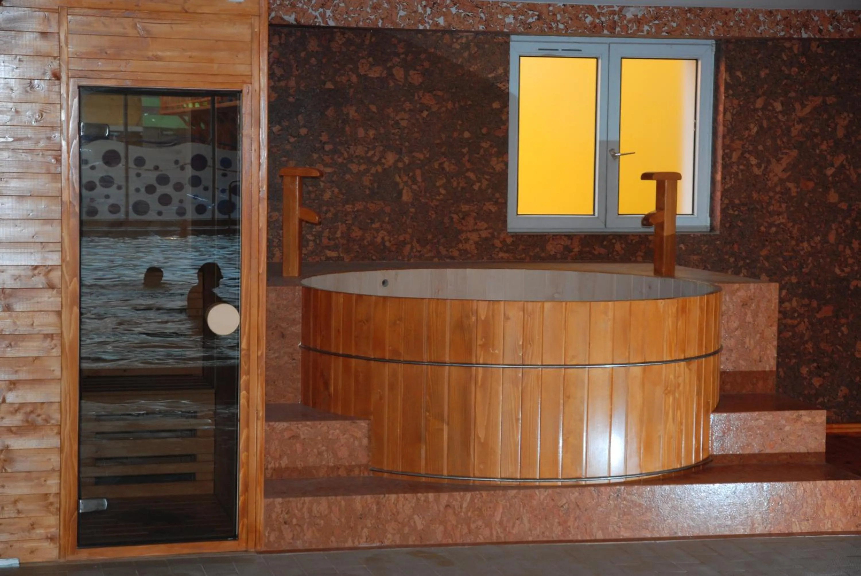 Hot Tub in Hotel Seneca