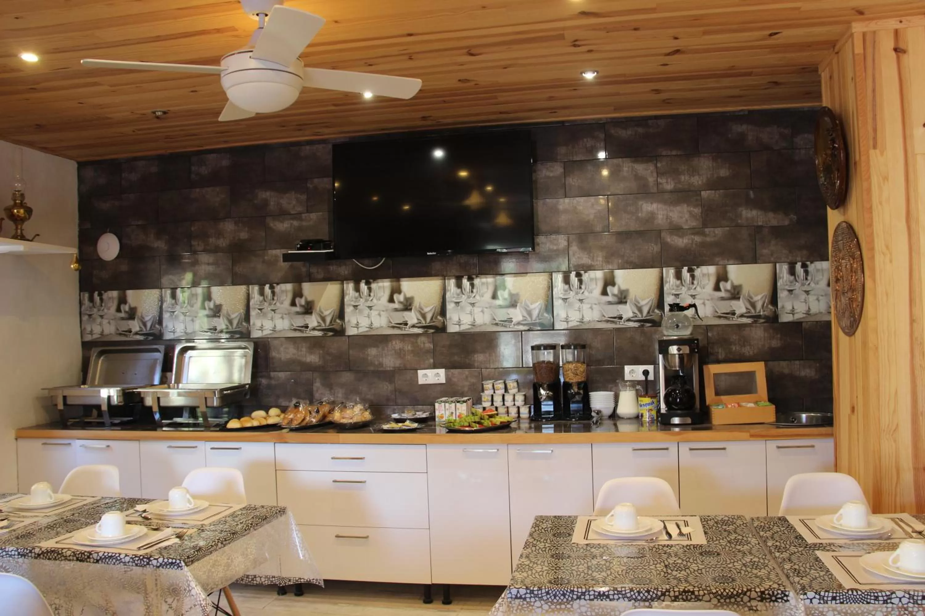 Breakfast, Restaurant/Places to Eat in Casa Robion