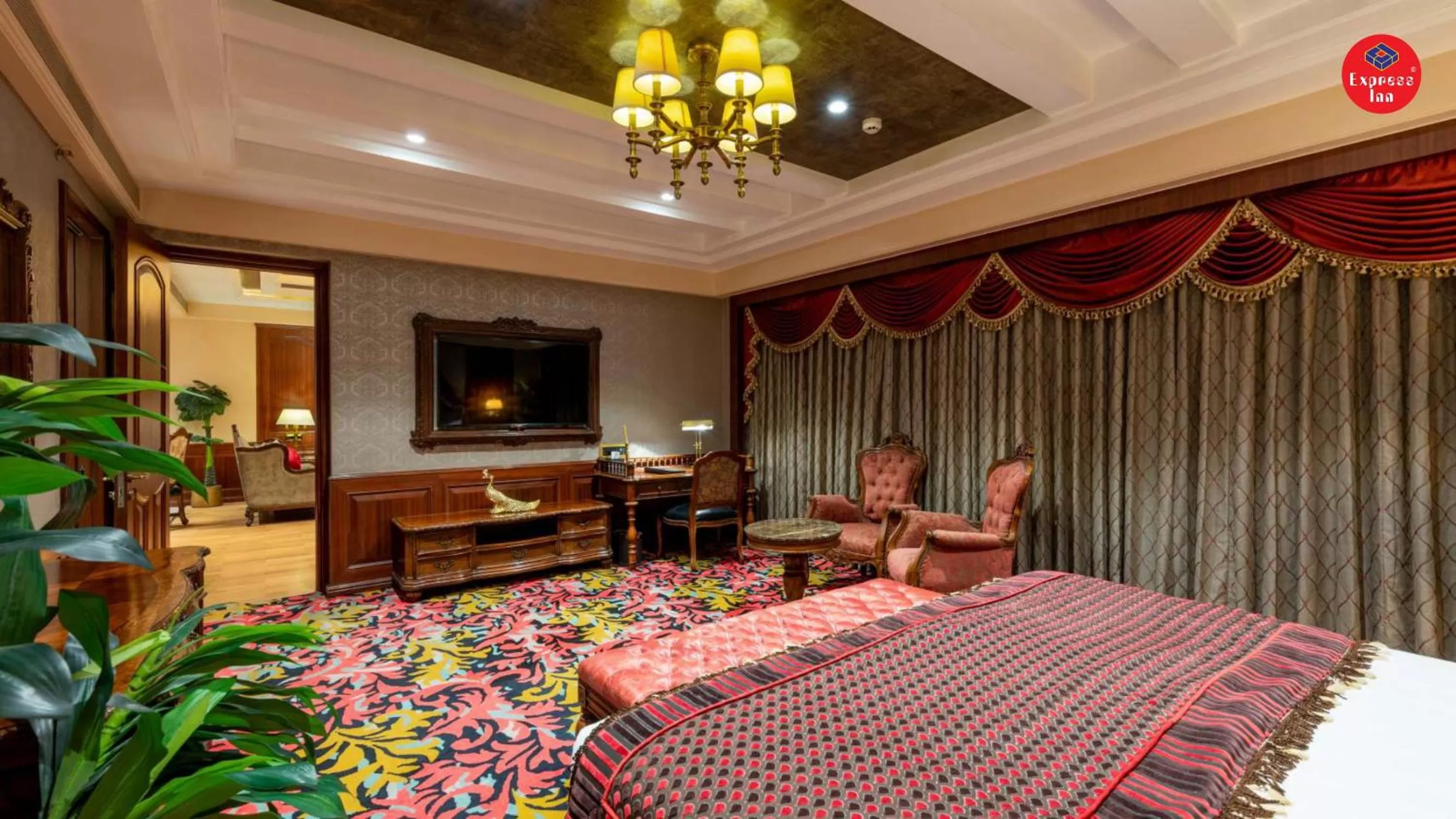 Bed in Express Inn The Business Luxury Hotel