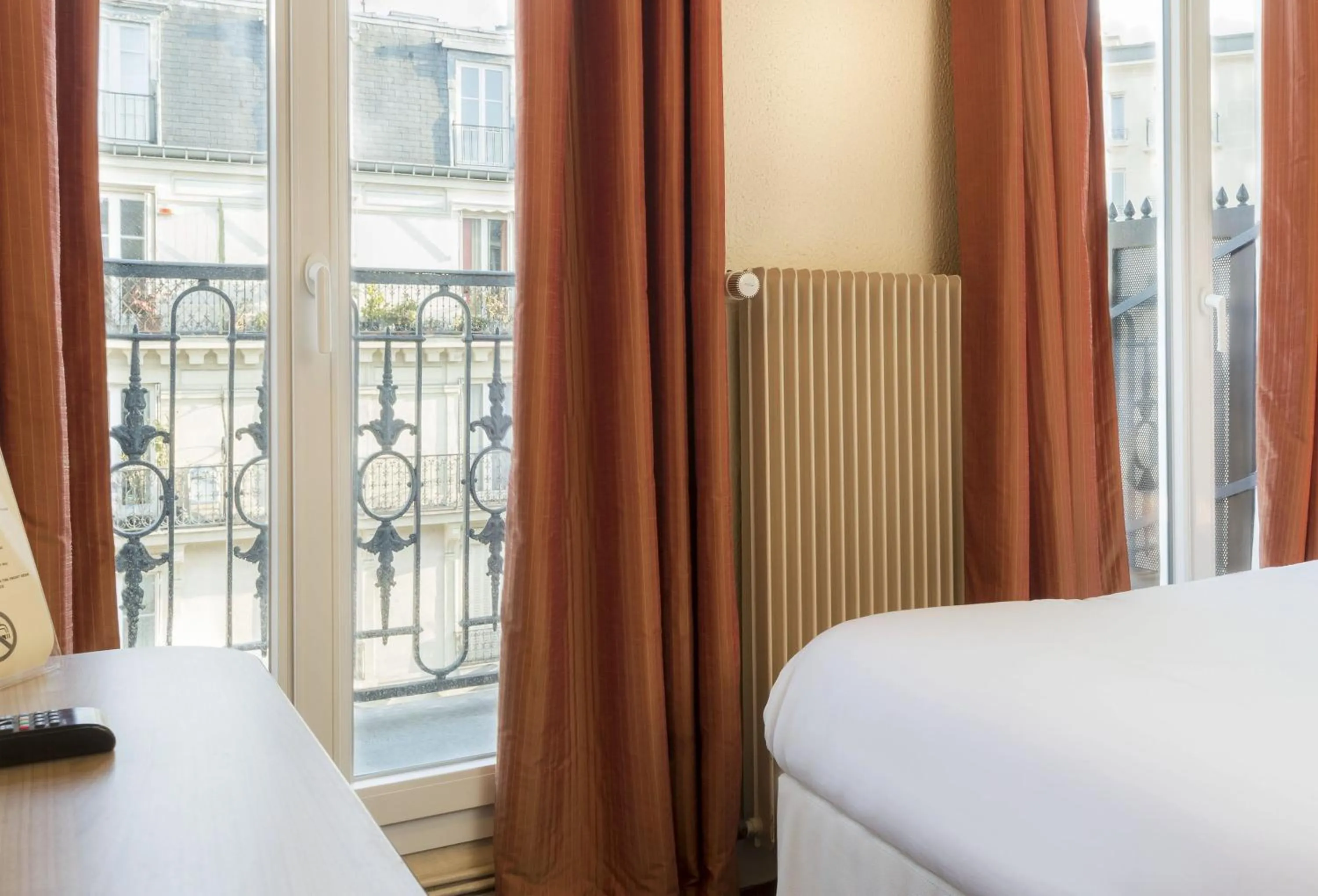 Bedroom, Bed in Hôtel de France Quartier Latin