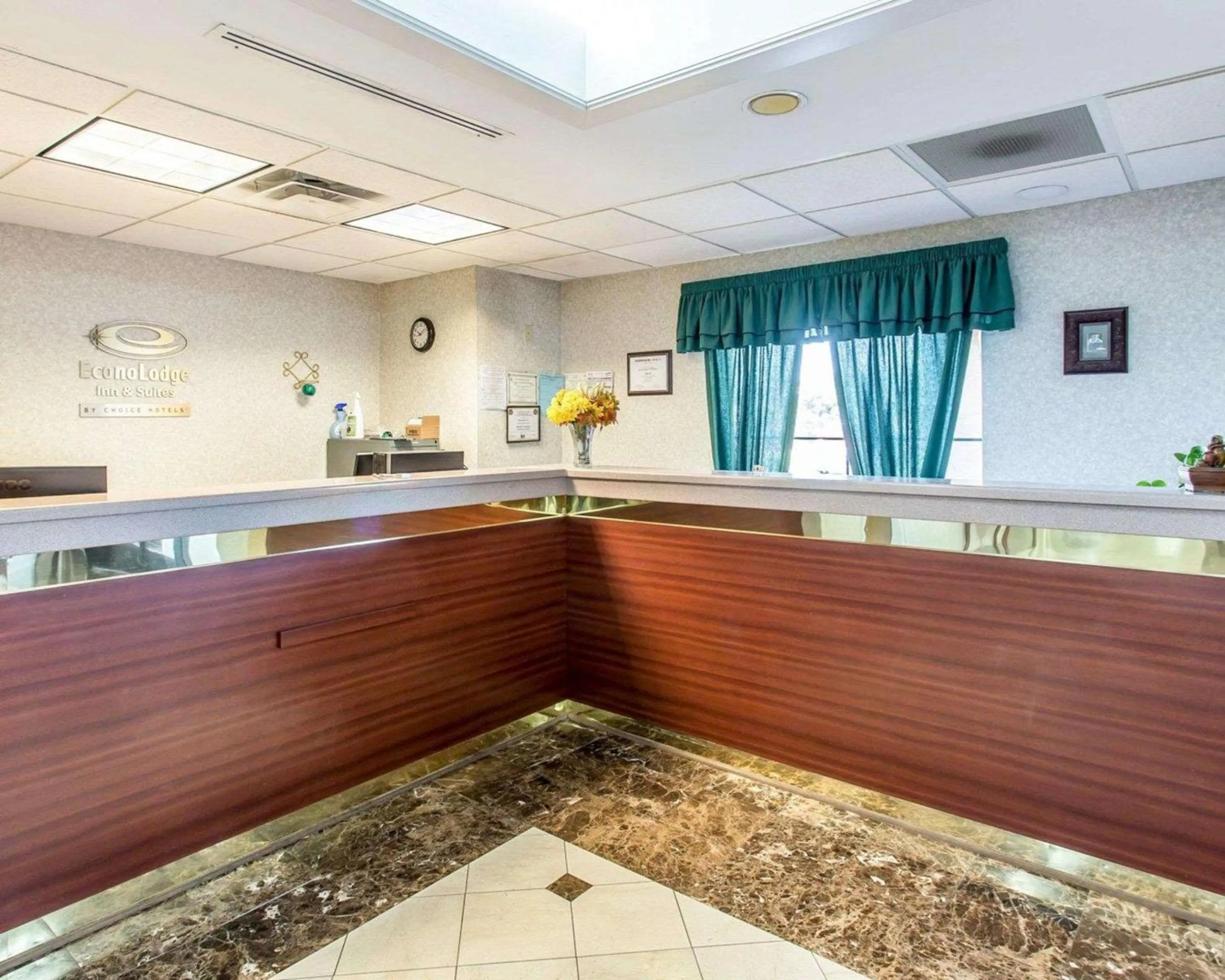 Lobby or reception in Econo Lodge Inn & Suites Marietta near Dobbins ARB