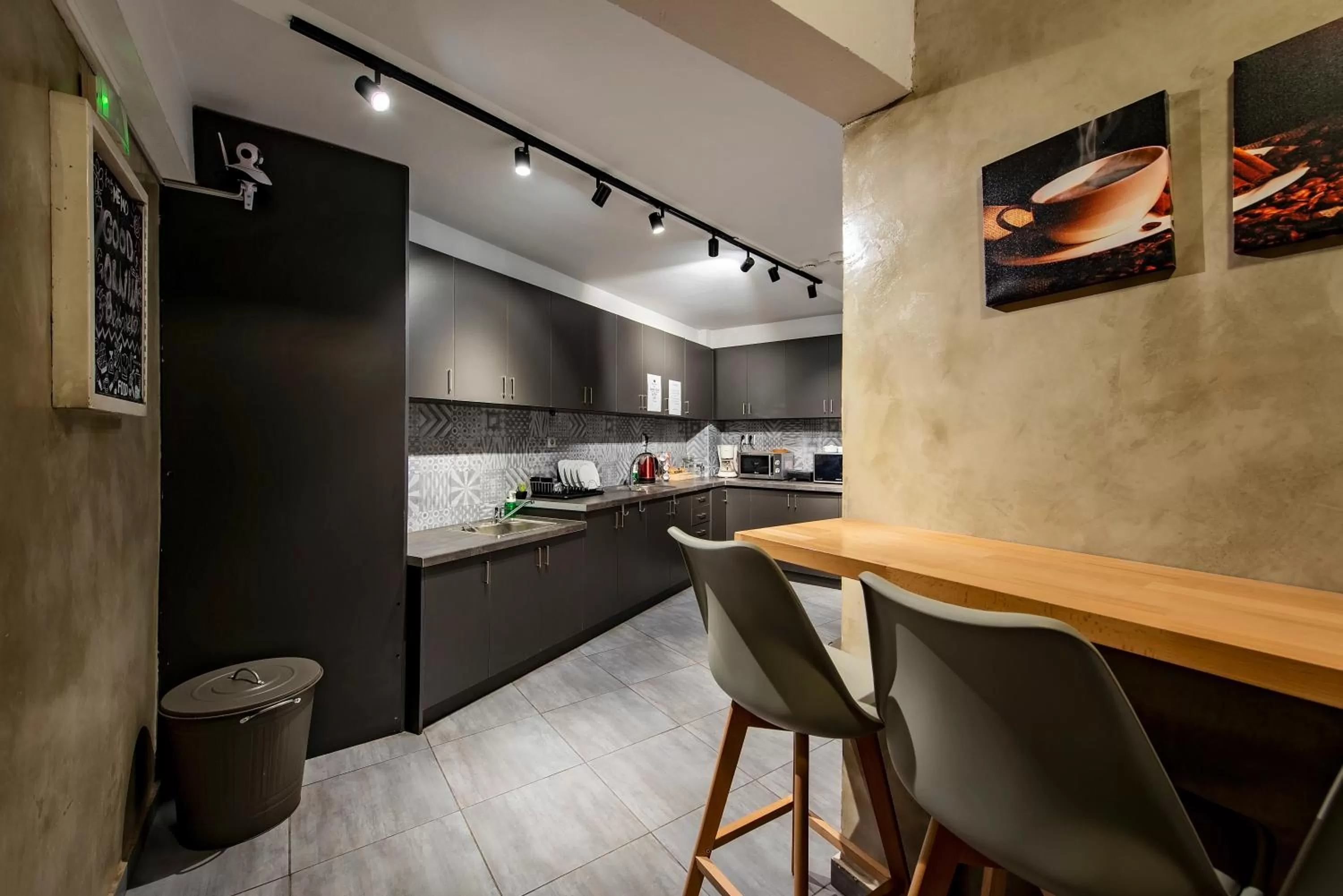 Kitchen or kitchenette in Bedbox Hostel