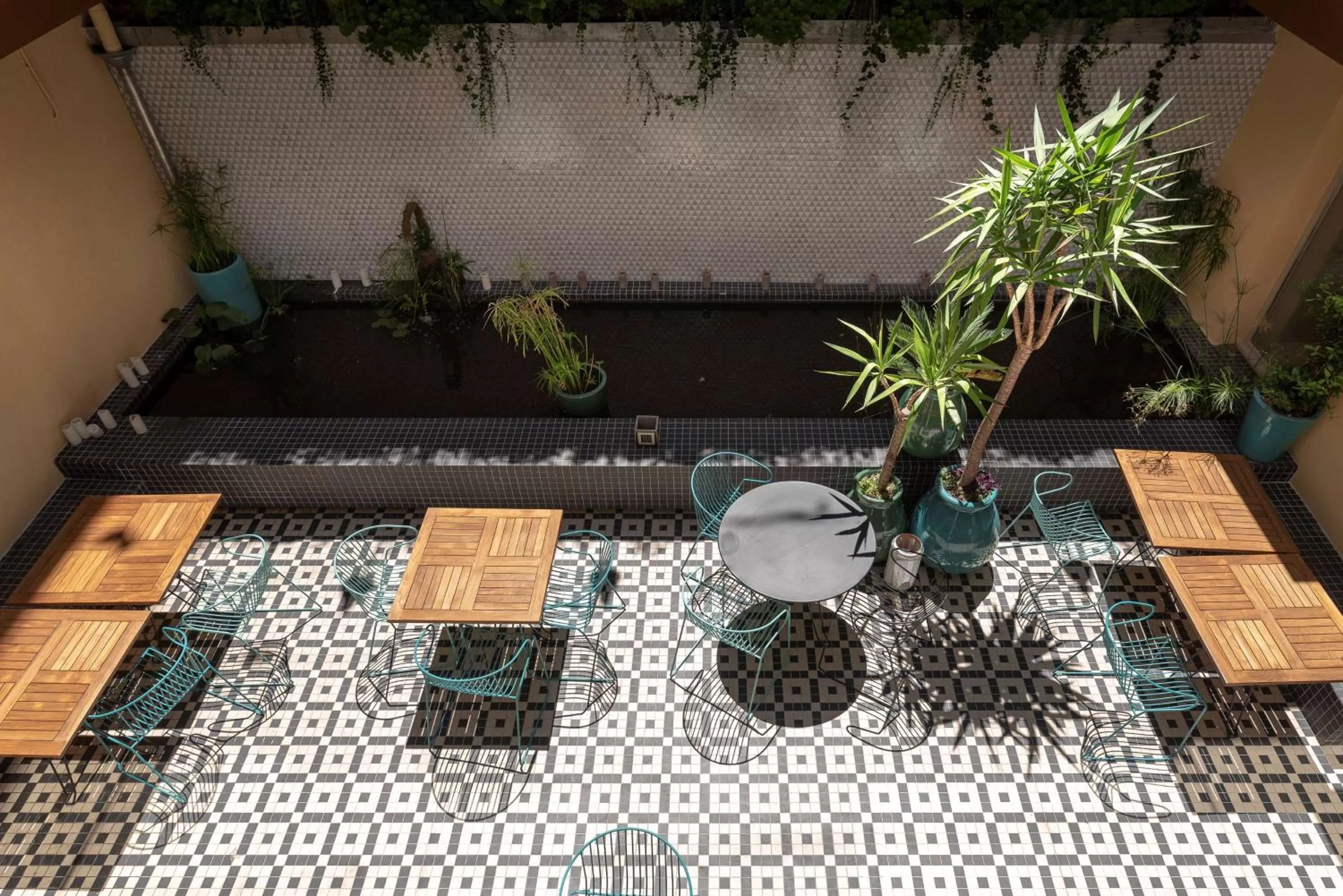 Property building in Best Western Plus Hôtel La Joliette