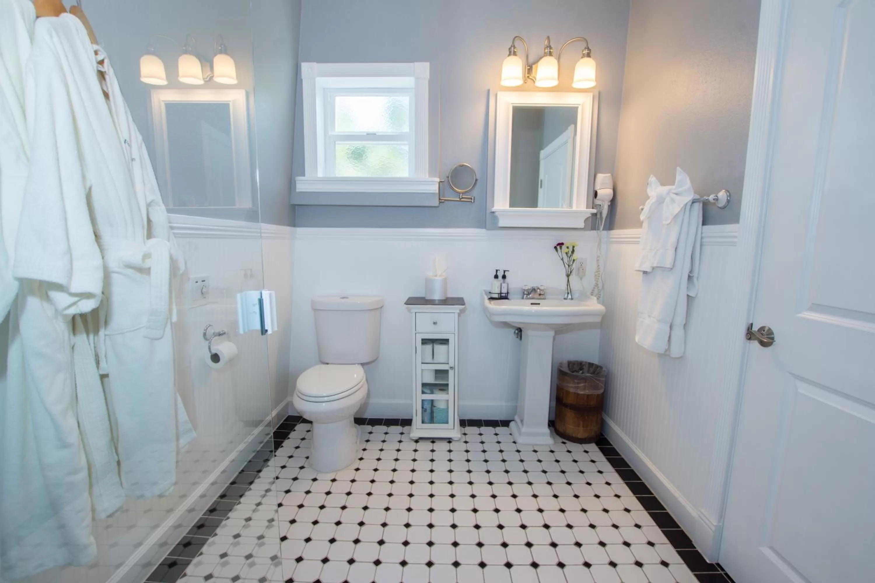 Bathroom in ForFriends Inn Wine Country Bed and Breakfast