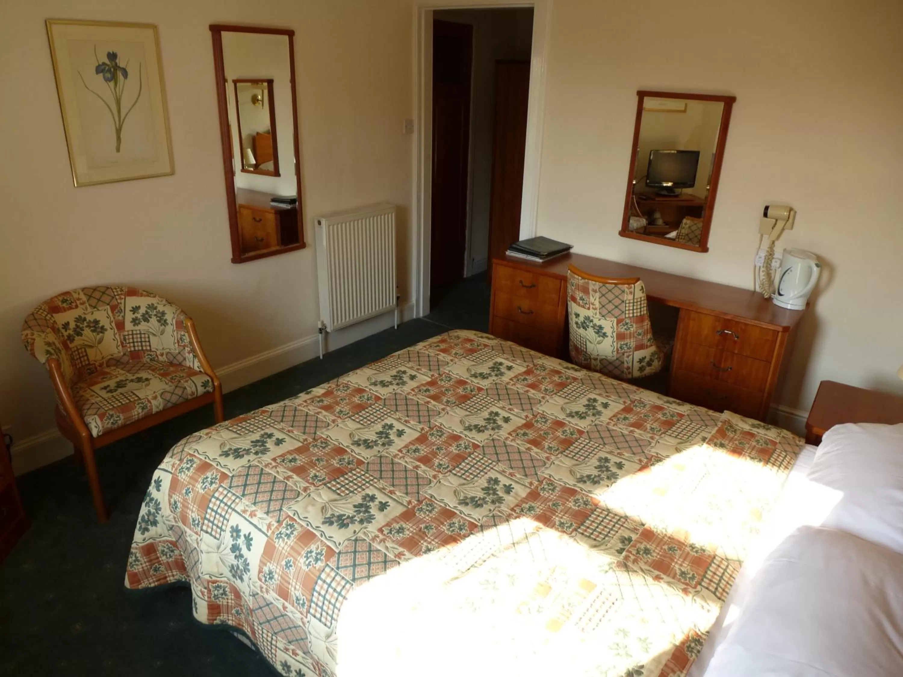 Bed in Somerton House Hotel