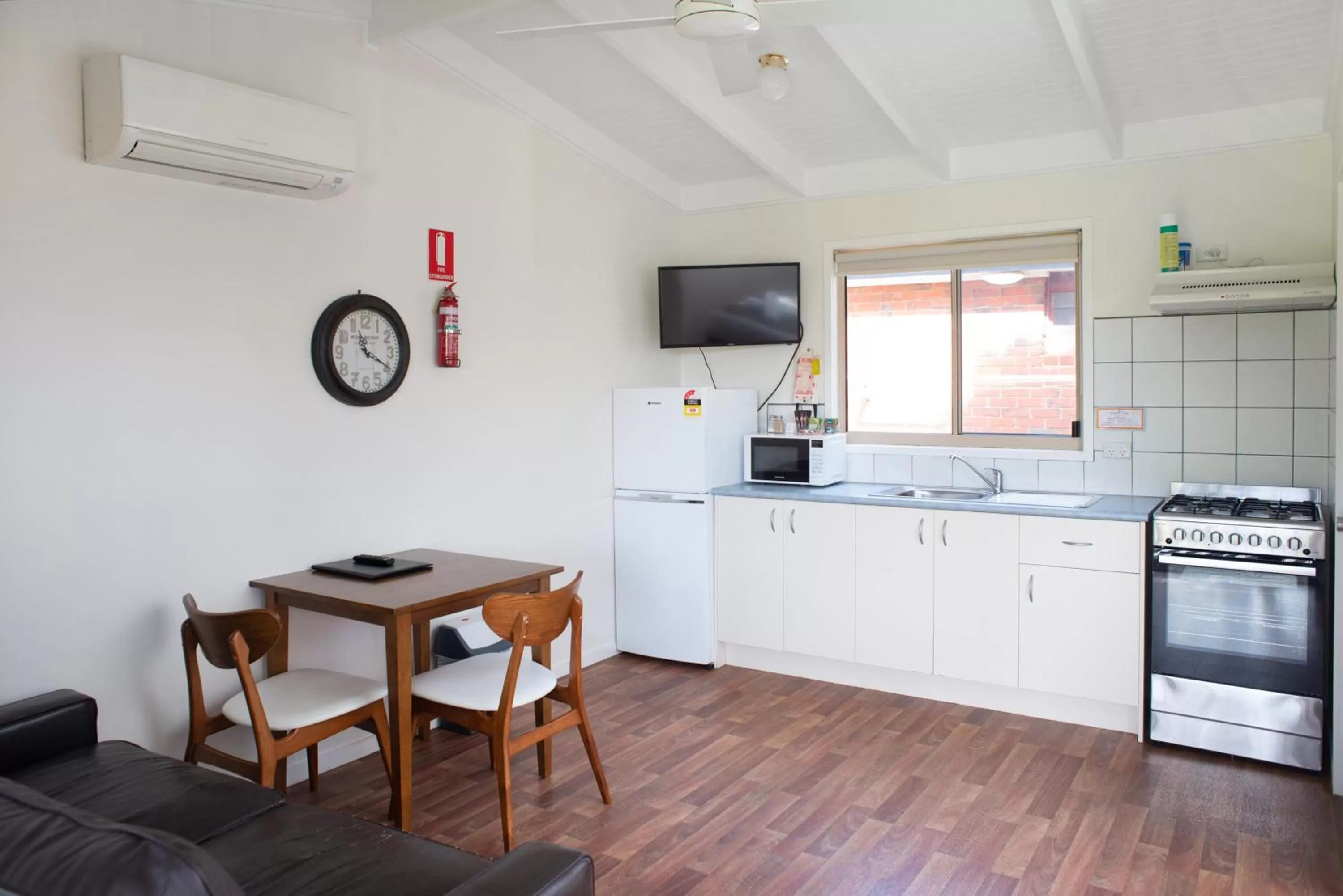 Queen Room with Balcony in Amaroo Park