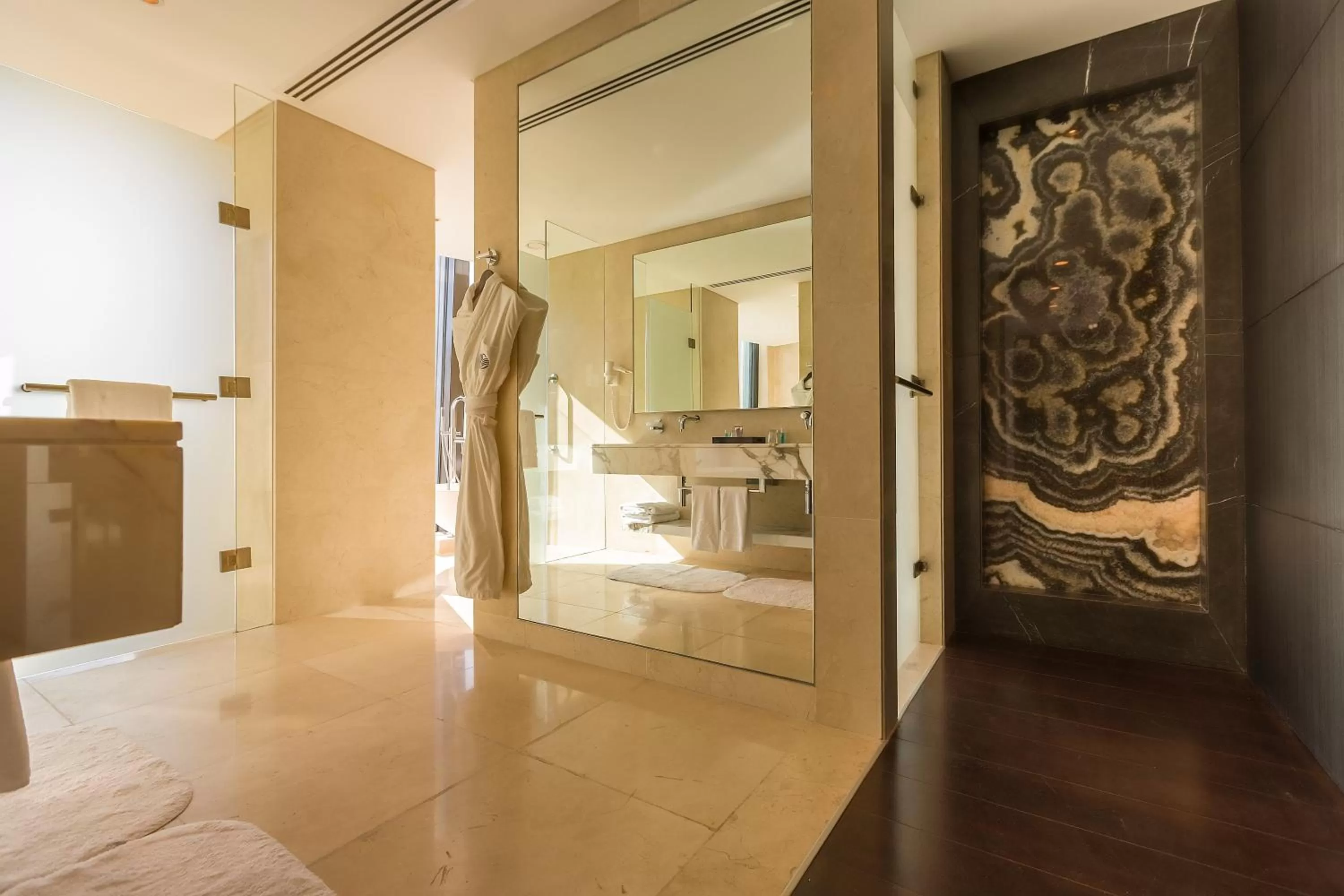 Bathroom, Bed in Amman Rotana