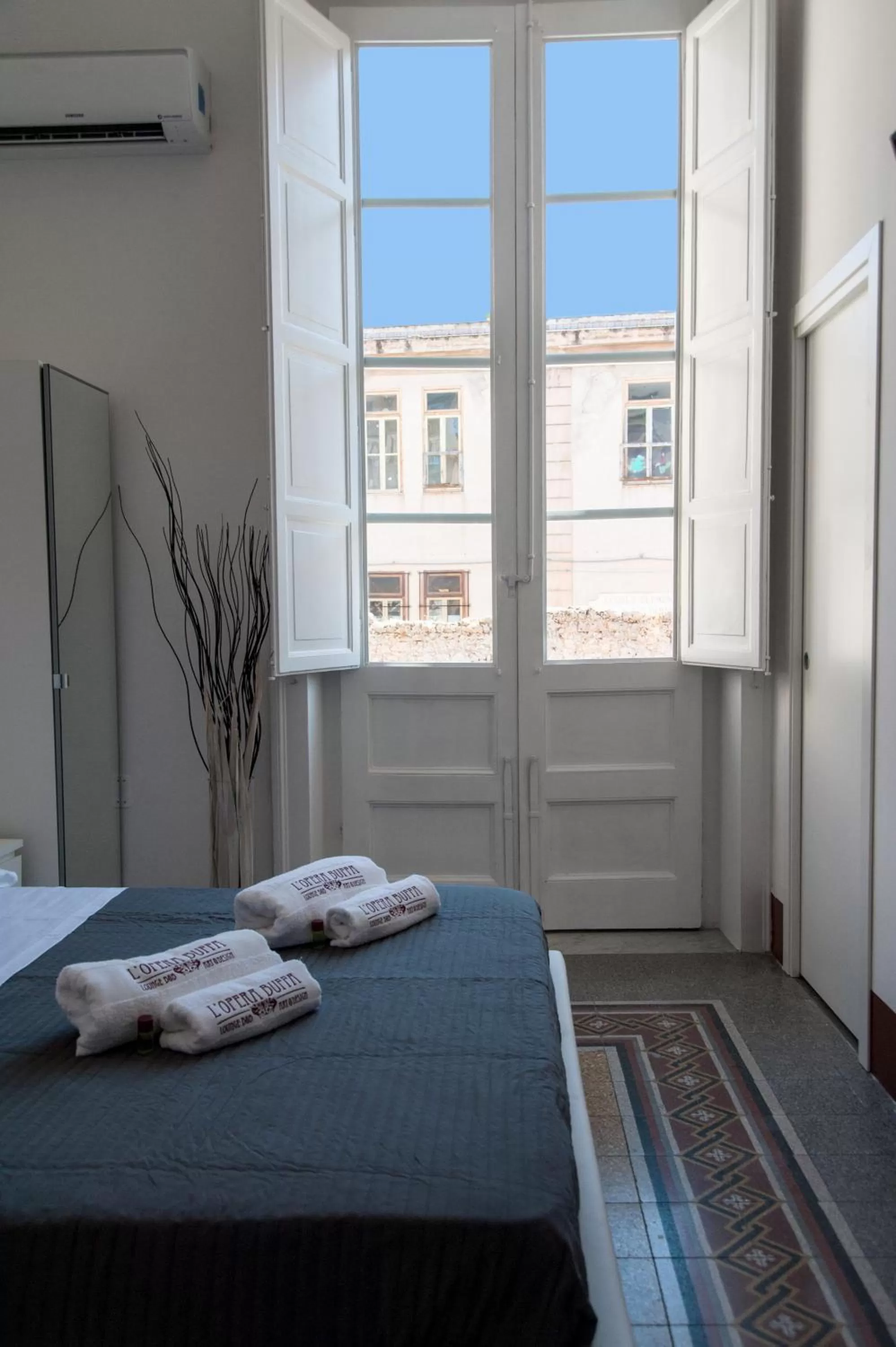 View (from property/room), Bed in L'Opera Buffa