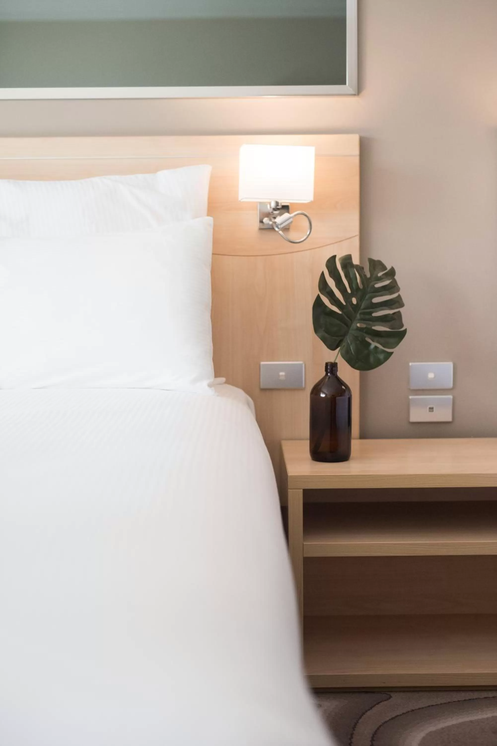 Decorative detail, Bed in Novotel Wollongong Northbeach