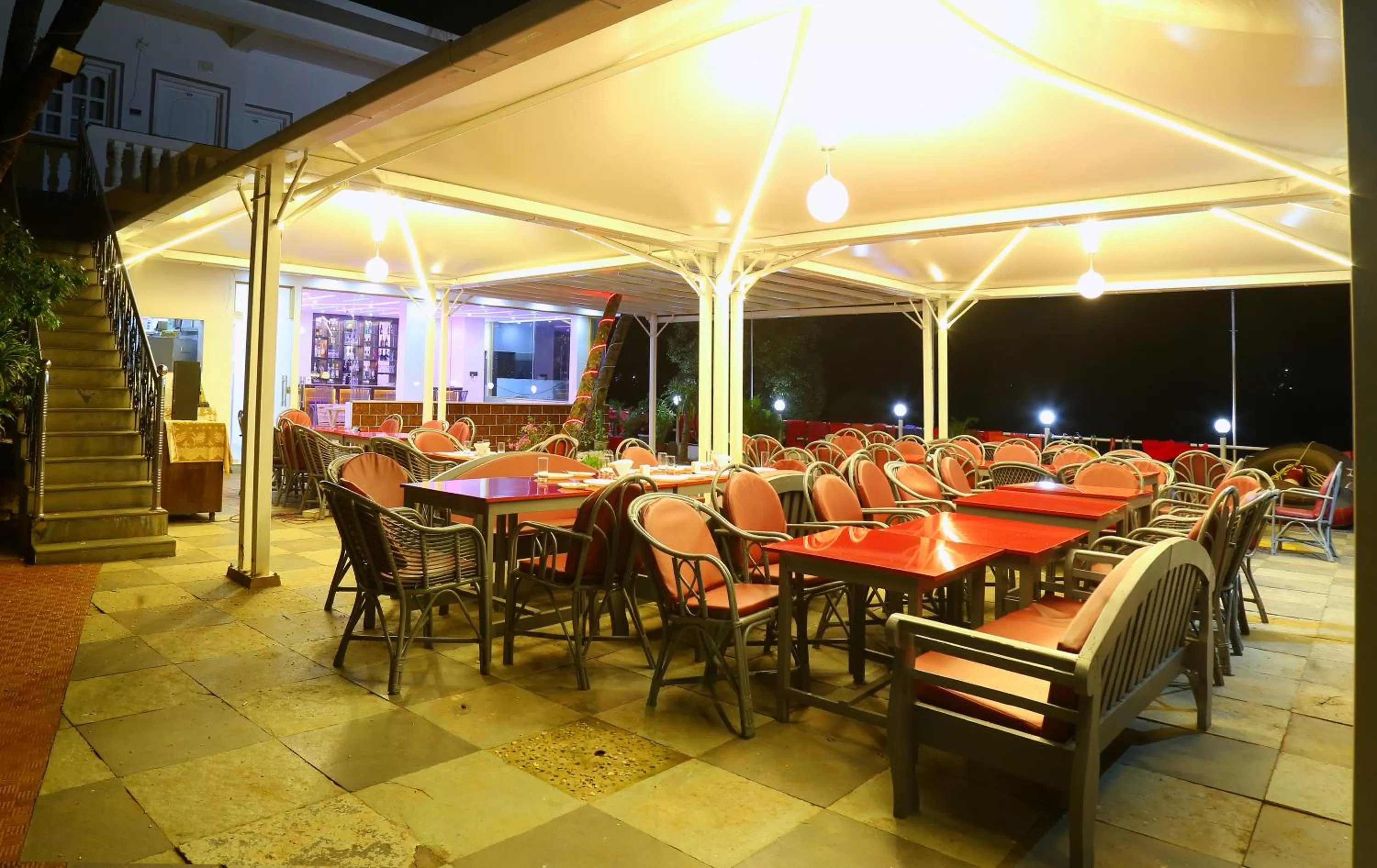 Restaurant/Places to Eat in M aples Jacks Place