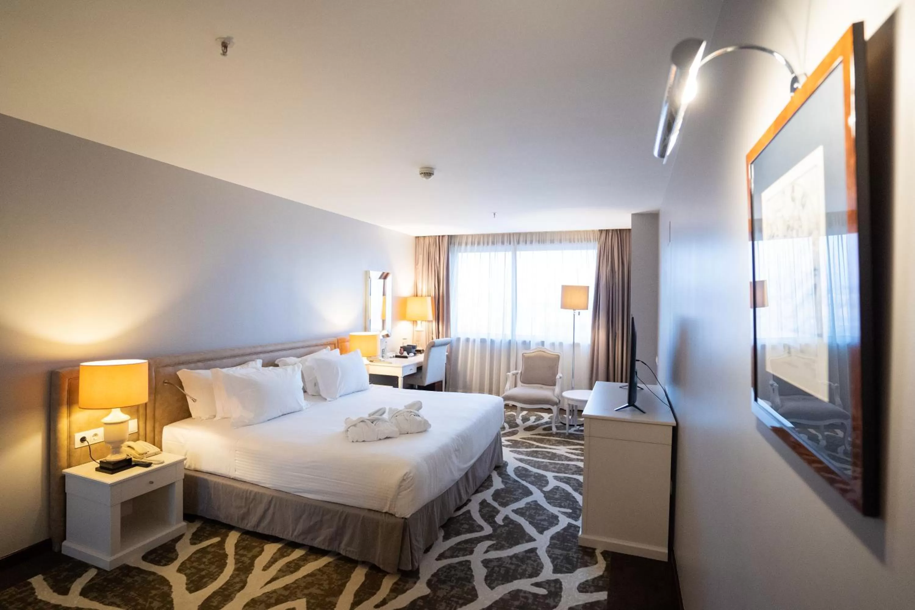 Bed in Holiday Inn Porto Gaia by IHG