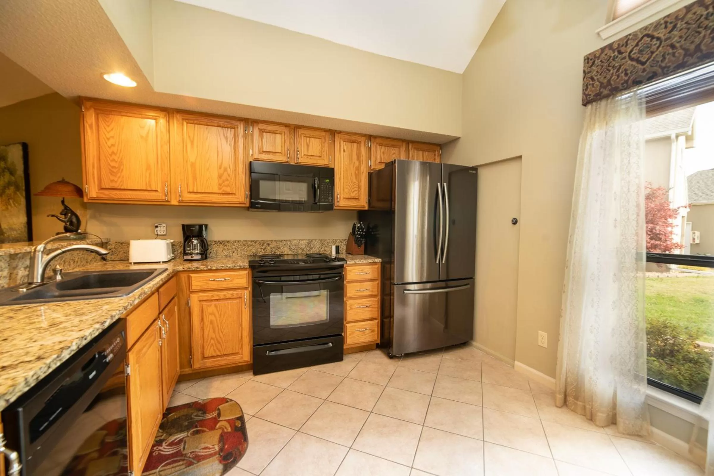 Kitchen or kitchenette in Pointe Royale Golf Resort