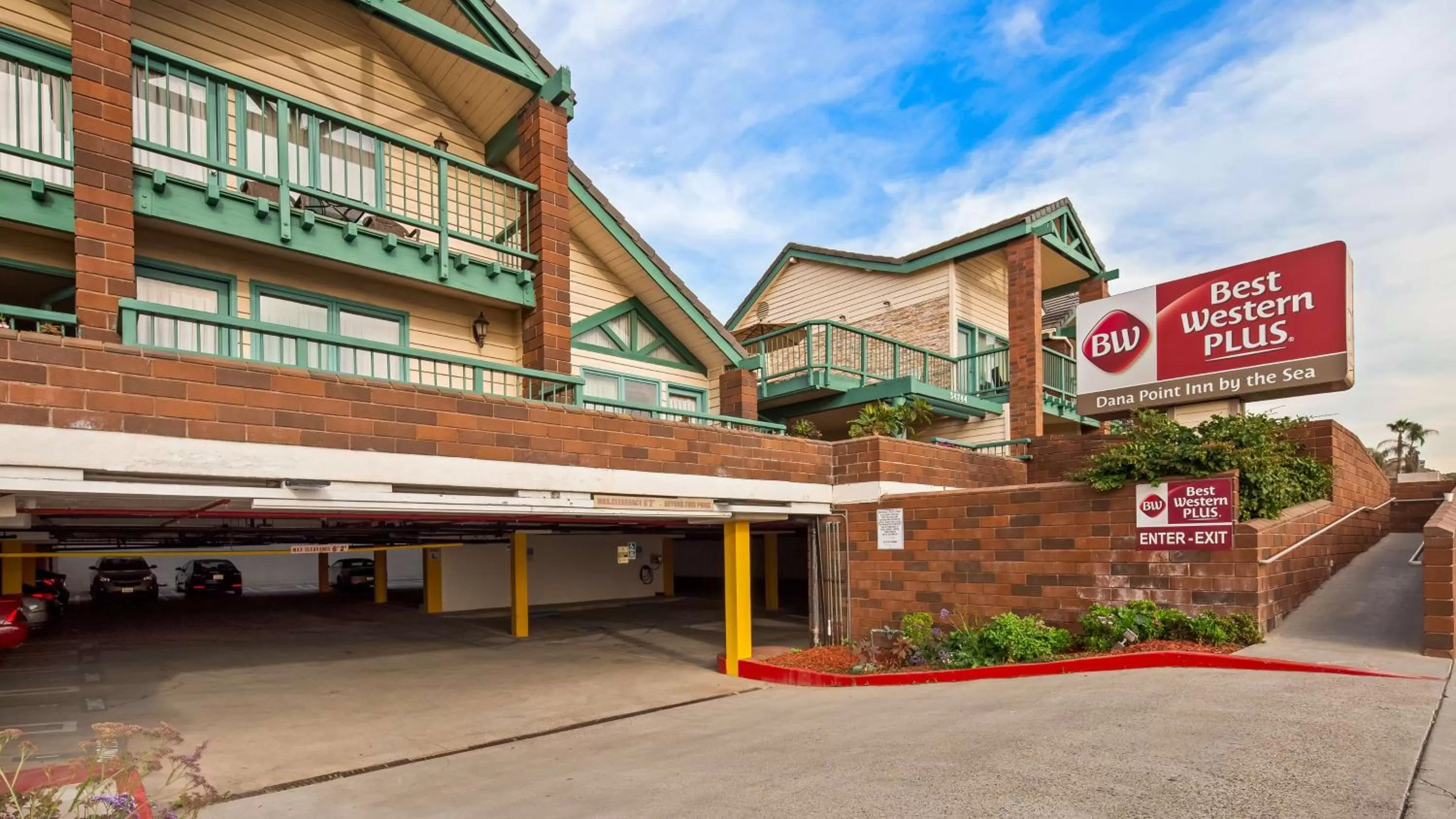 Property building in Best Western Plus Dana Point Inn-by-the-Sea