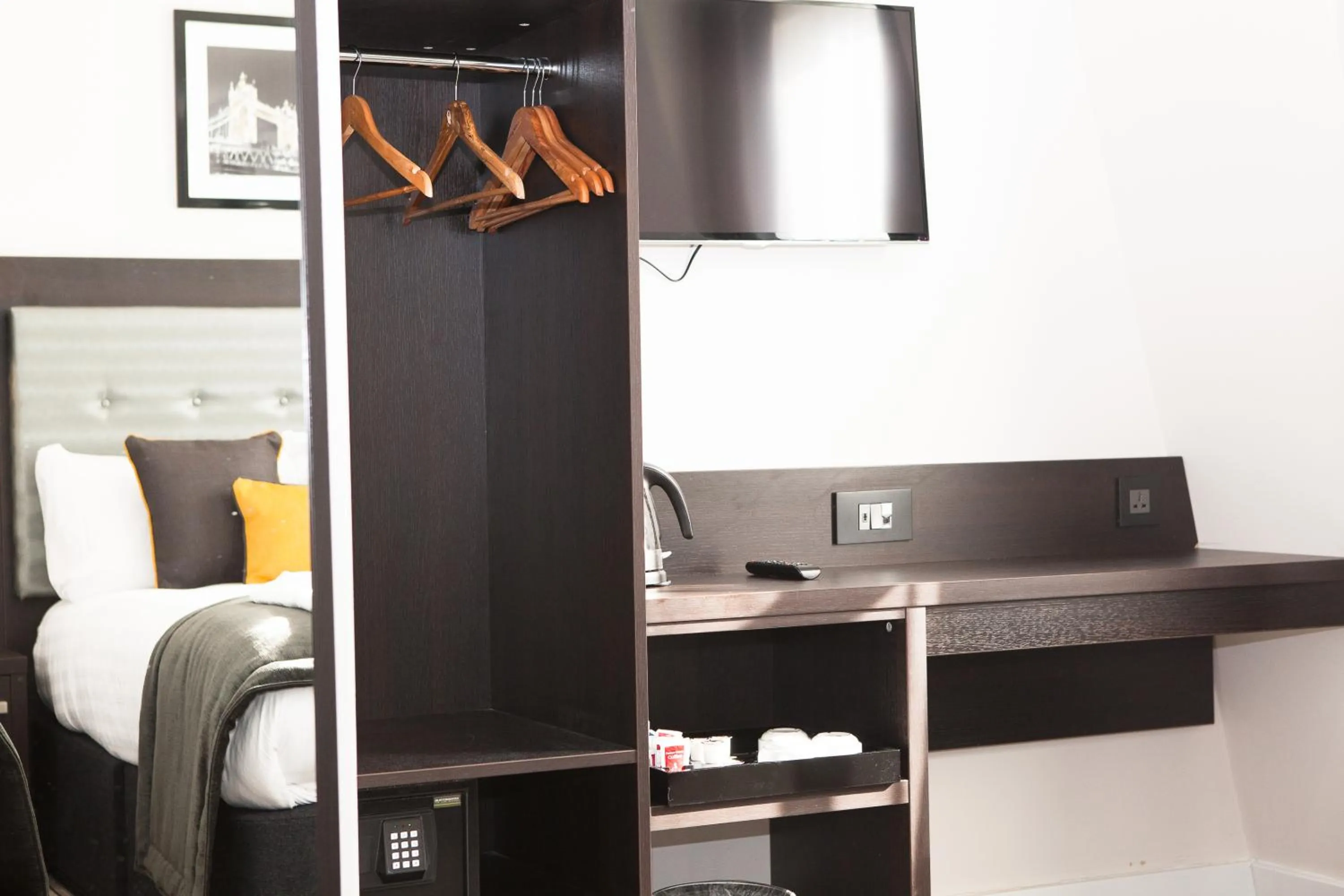 Photo of the whole room, Bed in The Tudor Inn Hotel